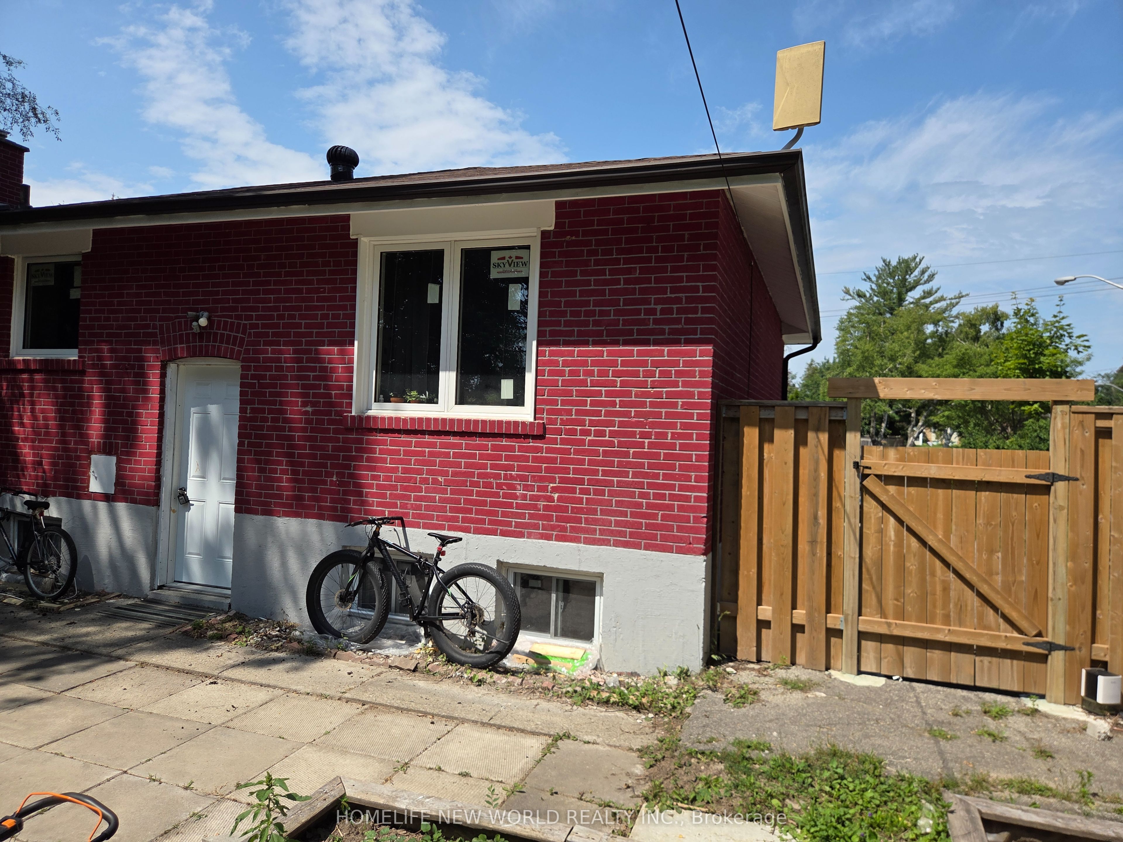 Unit Bsmt - 19 Benfrisco Crescent S, Scarborough 3