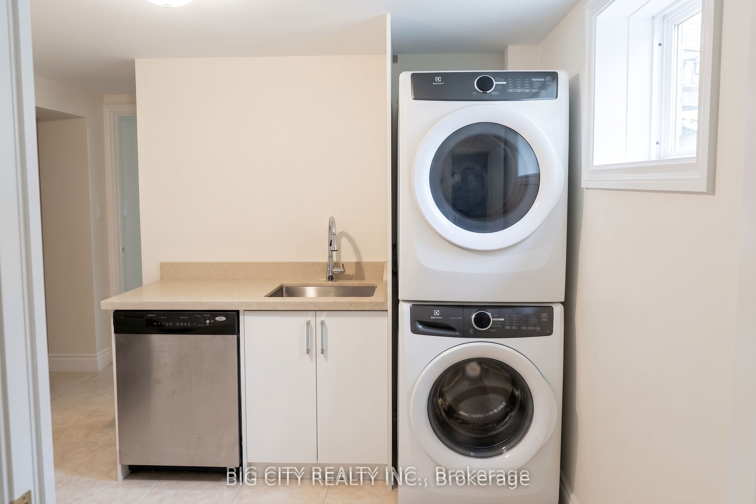 Unit Lower - 30 Lozoway Drive, Scarborough 4