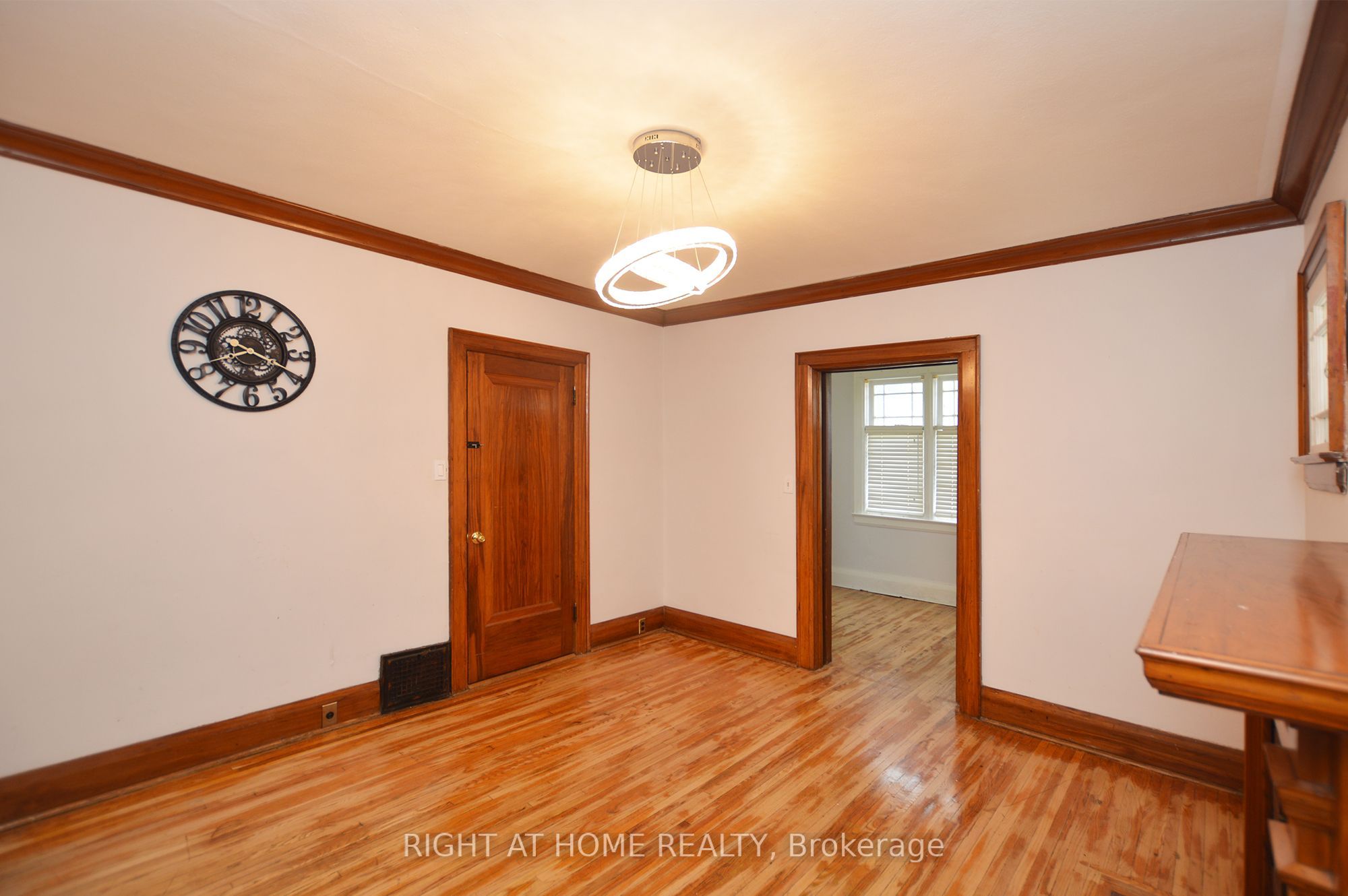 407 King Street E, Oshawa 5
