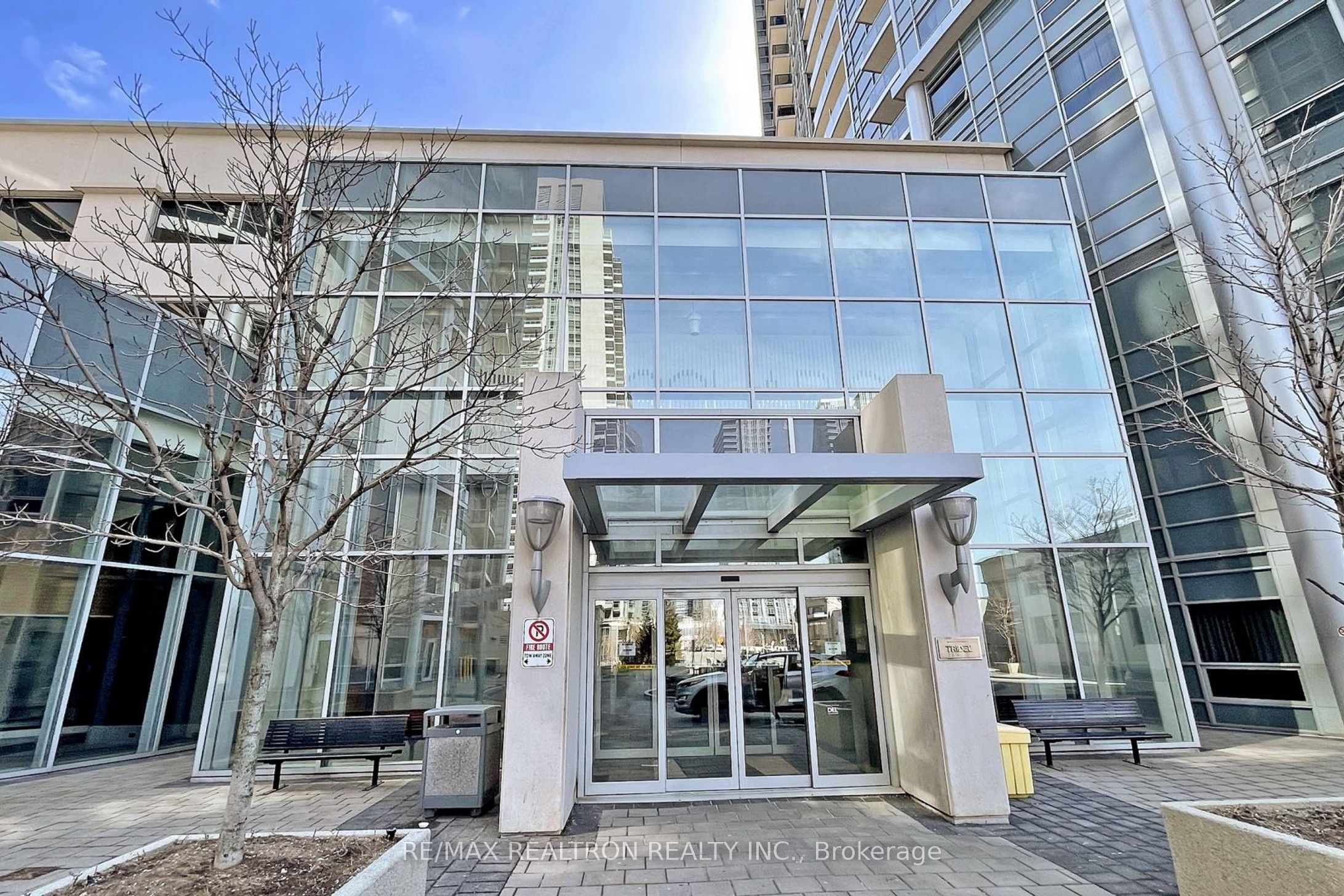 Unit 911 - 125 Village Green Square, Scarborough 3
