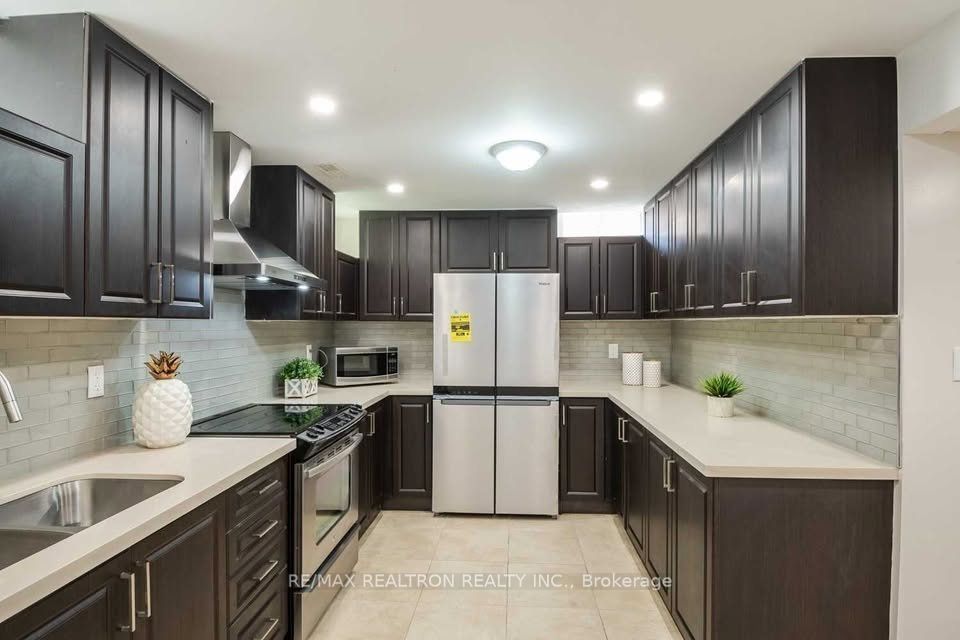 Unit Bsmnt - 167 Rivers Edge Place, Whitby 4