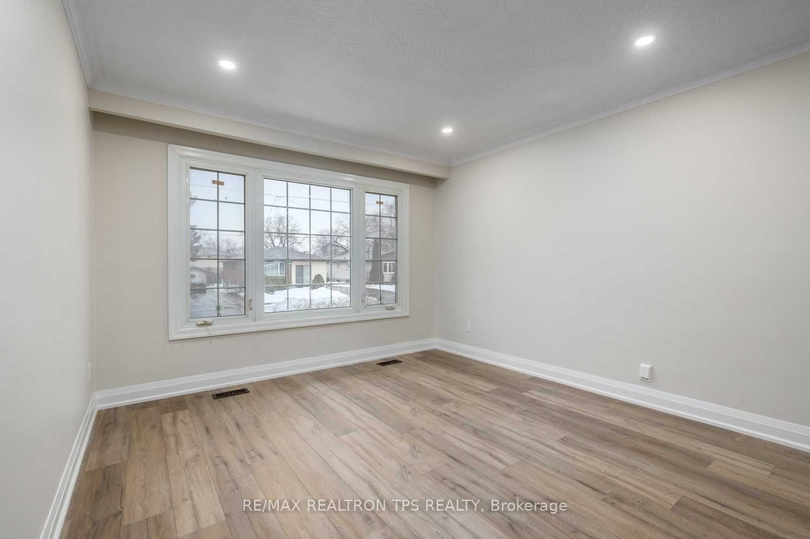 634 Athol Street E, Oshawa 2