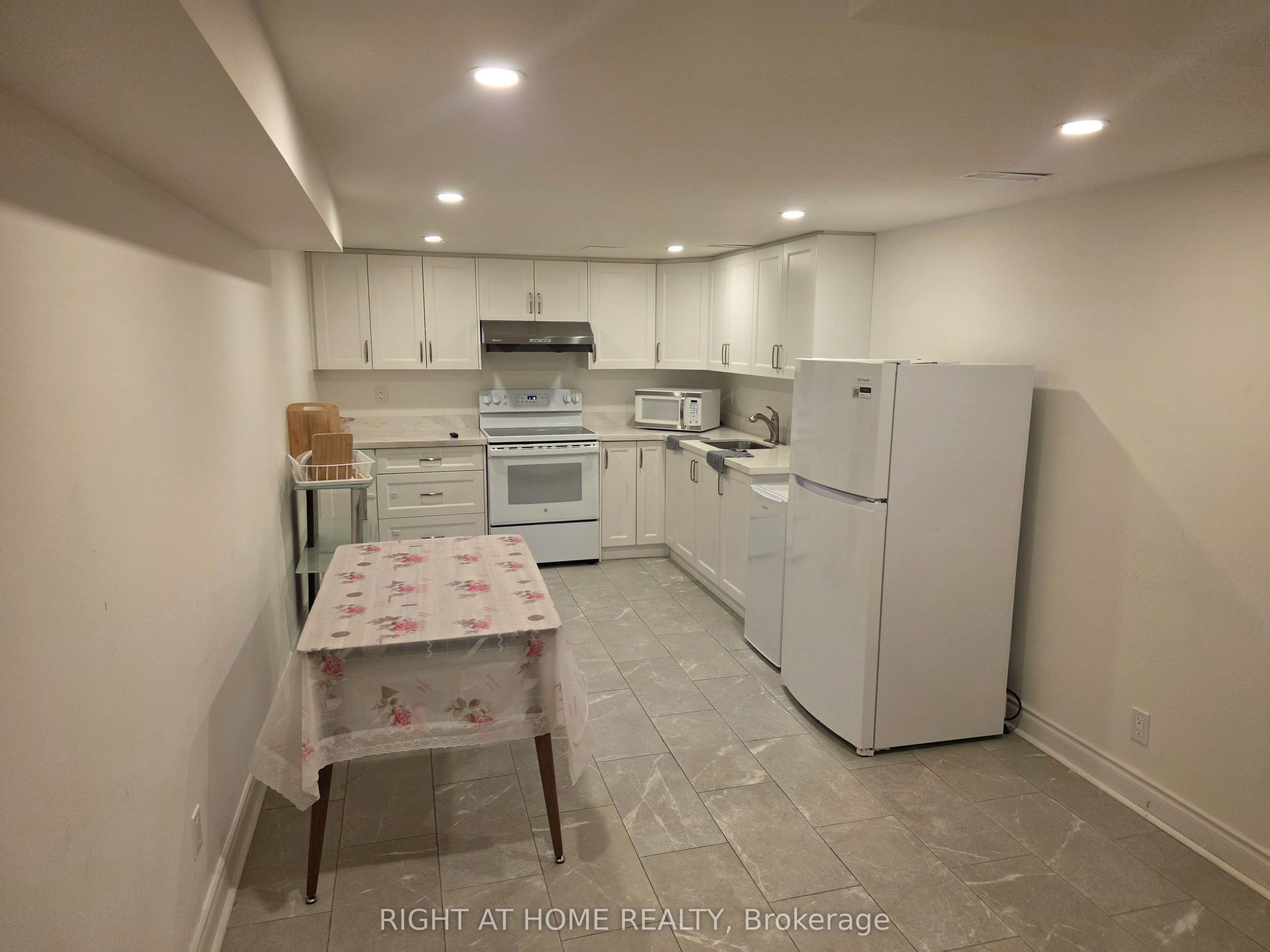 Unit Lower - 131 Thicketwood Drive, Scarborough 3