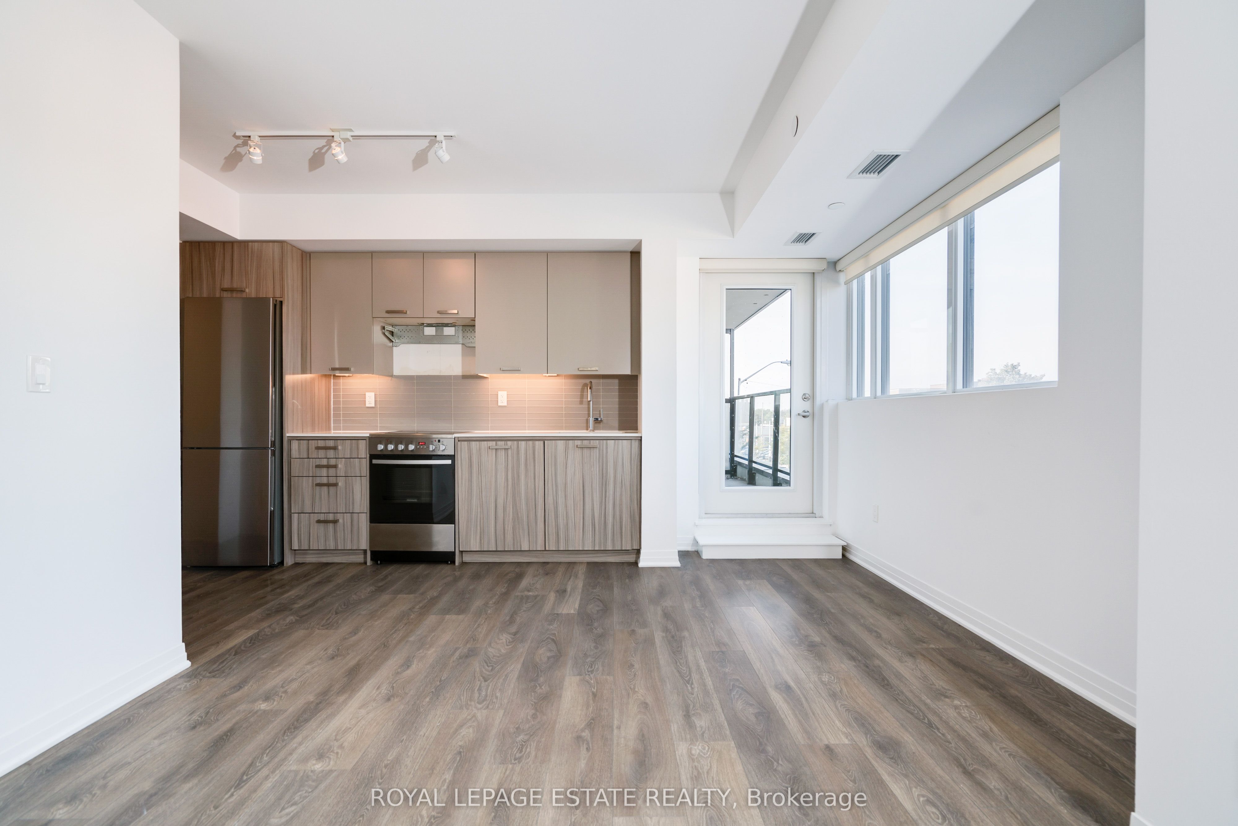 Unit 304 - 2301 Danforth Avenue, Toronto 3