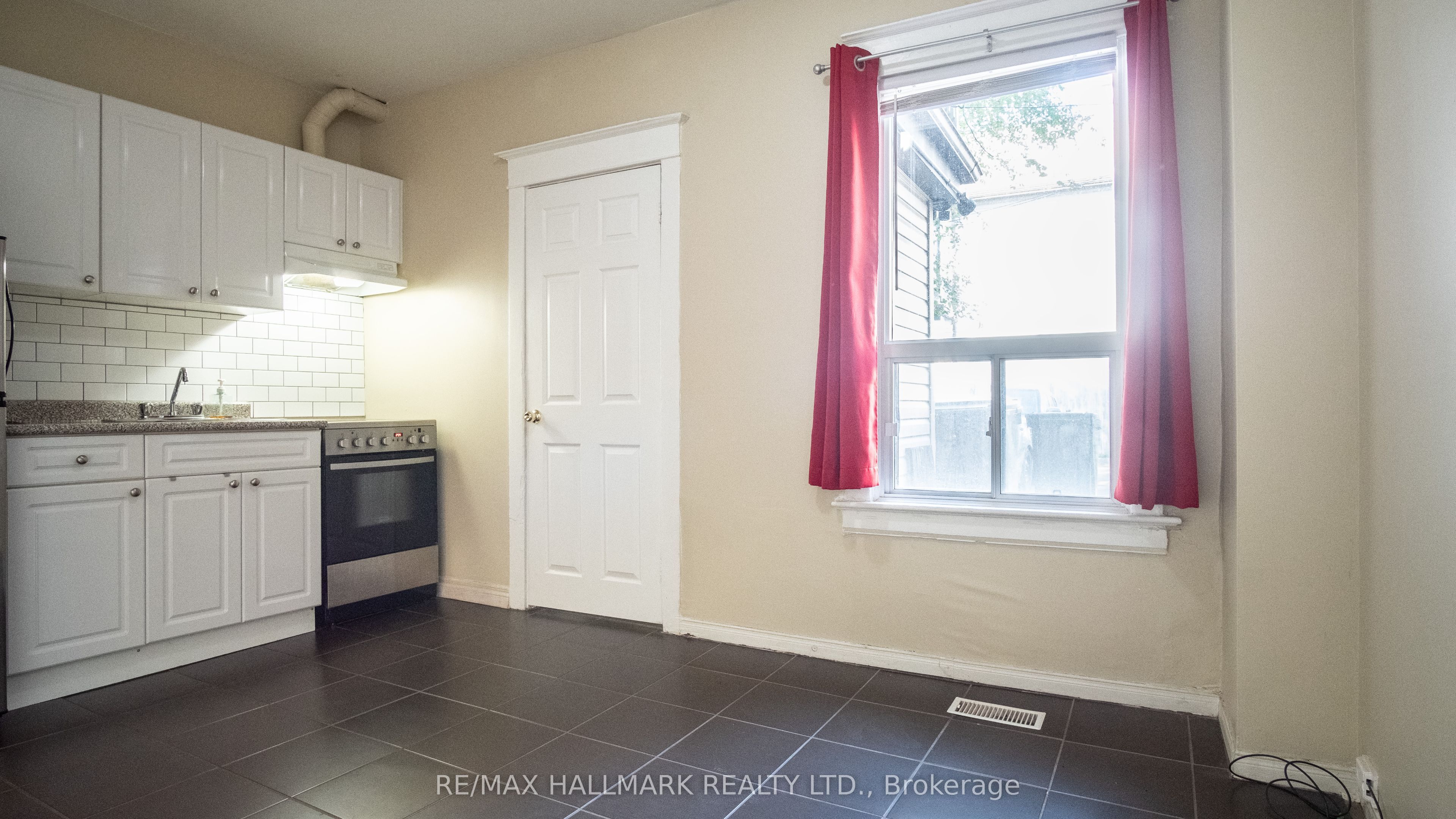 Unit 3 - 560 Jones Avenue, Toronto 4