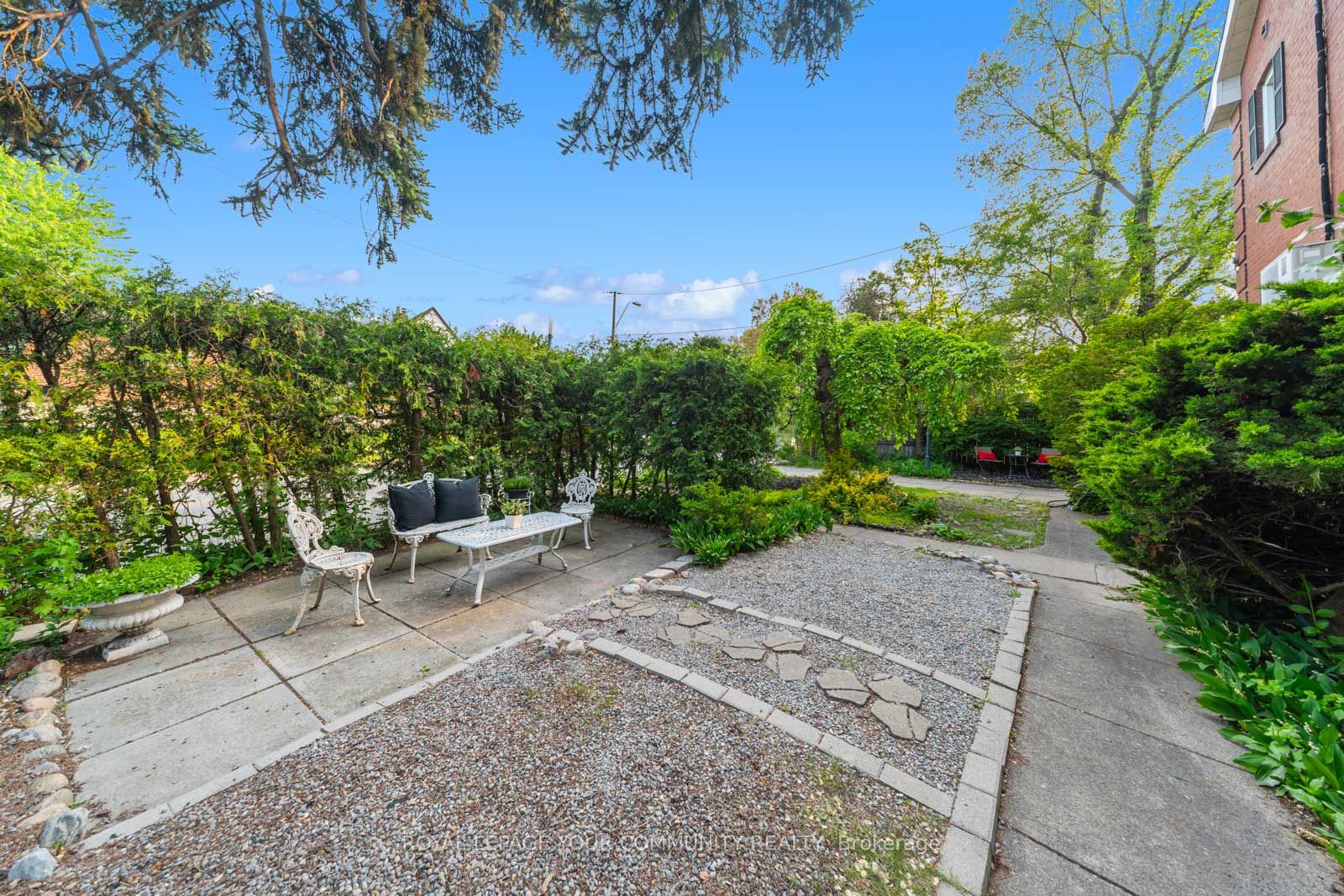 2 Four Oaks Gate, Toronto 5