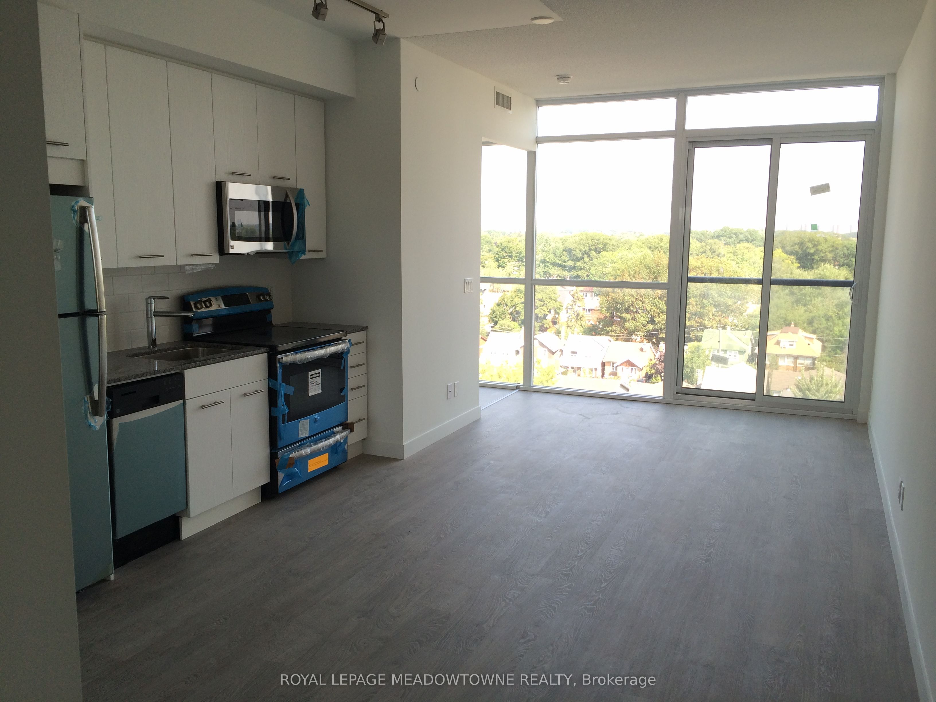 Unit 804 - 2055 Danforth Avenue, Toronto 2