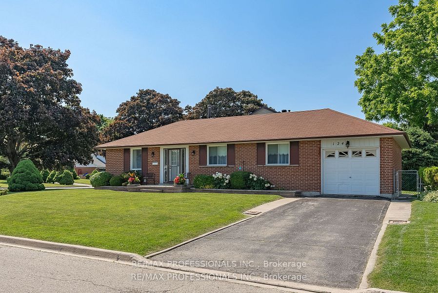 Unit Lower - 124 Panter Crescent, Ajax 1