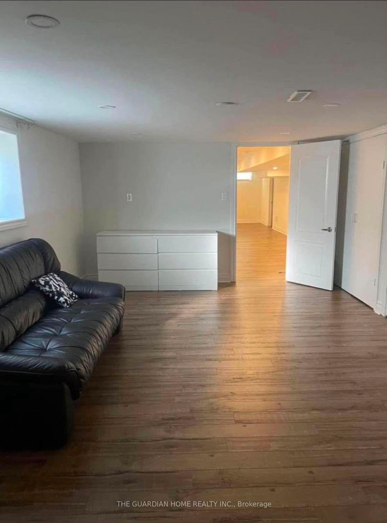 Unit Bsmt - 37 Murdock Avenue, Aurora 4
