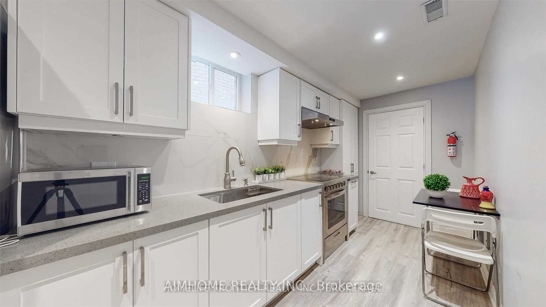 Unit walk out BSMT - 10 Portsmouth Road, Vaughan 5