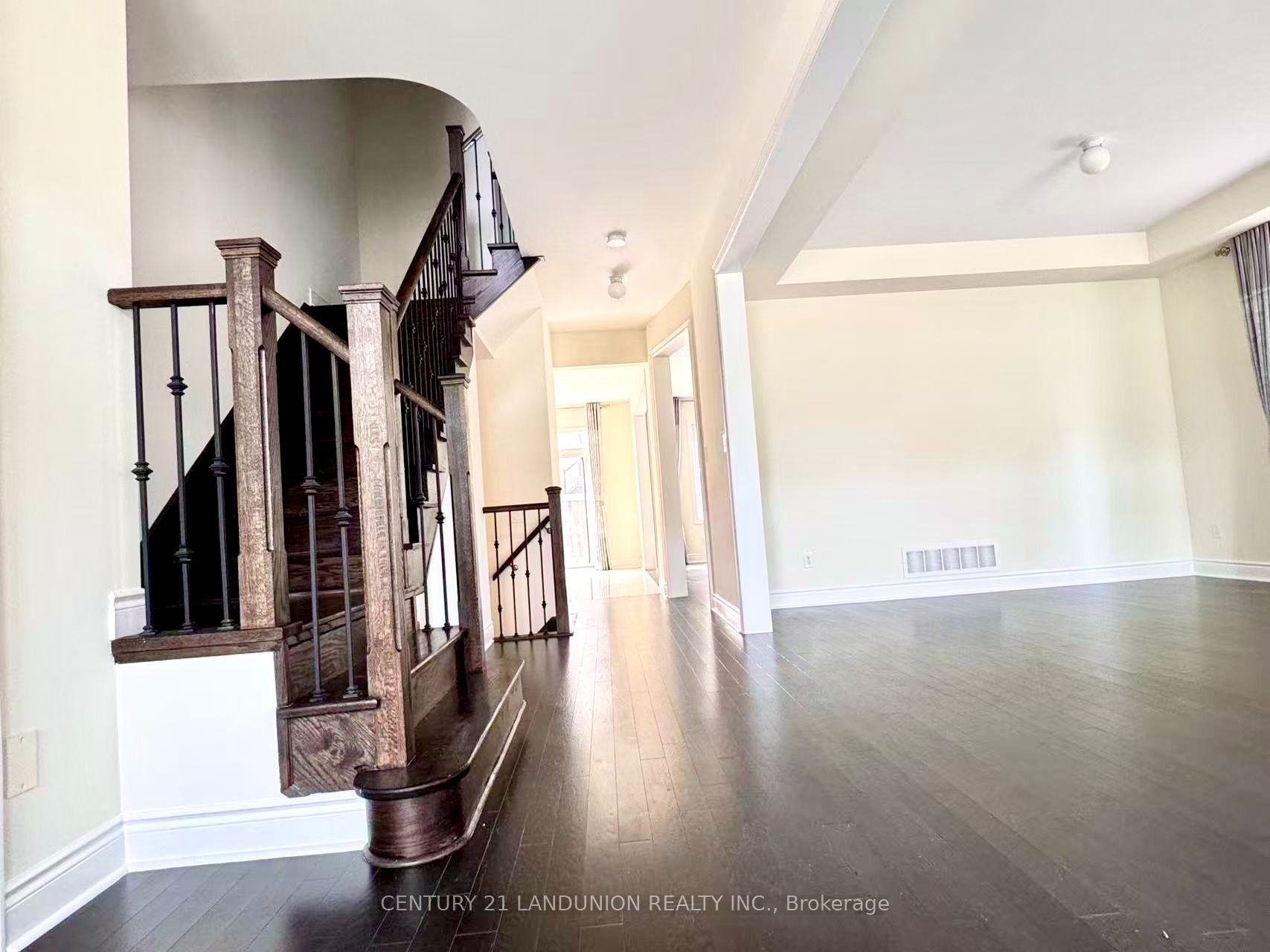 921 Goring Circle, Newmarket 2