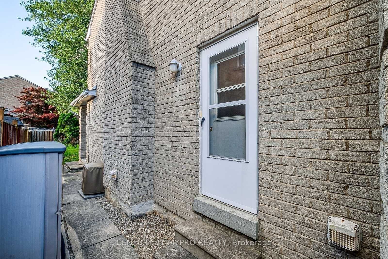 Unit Basement - 56 Longwater Chase, Markham 2