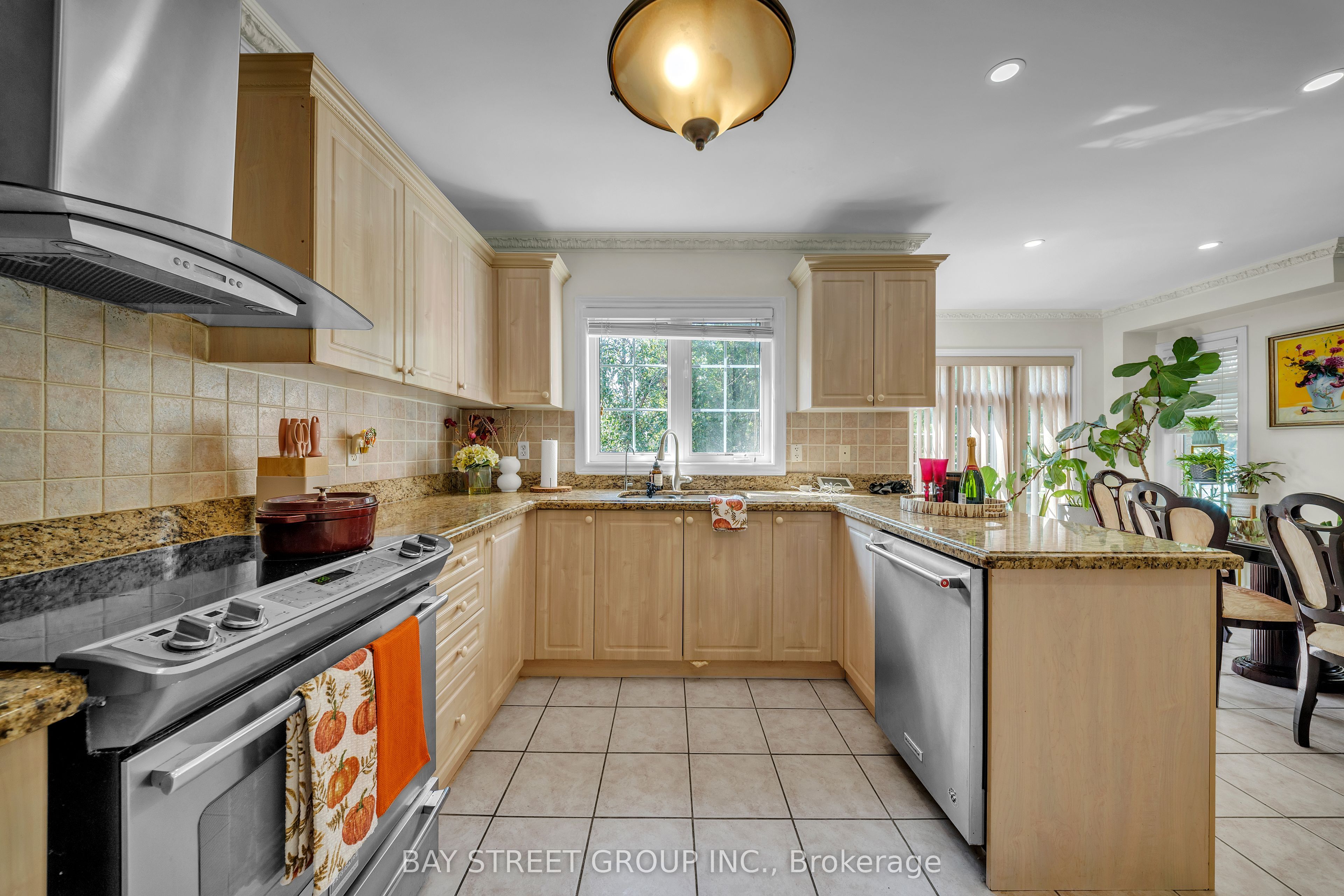 384 Spruce Grove Crescent, Newmarket 5