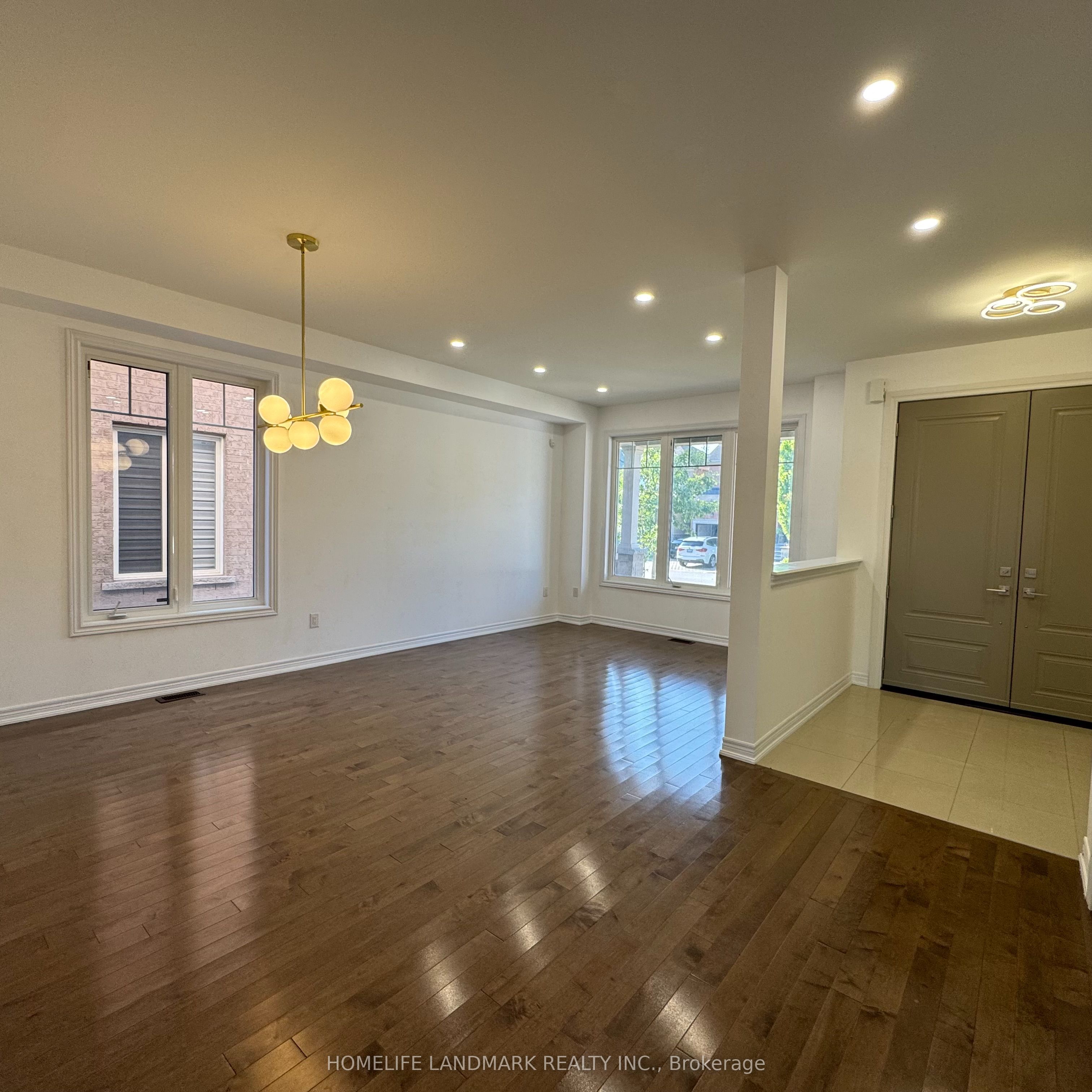 32 Philips Lake Court, Richmond Hill 3