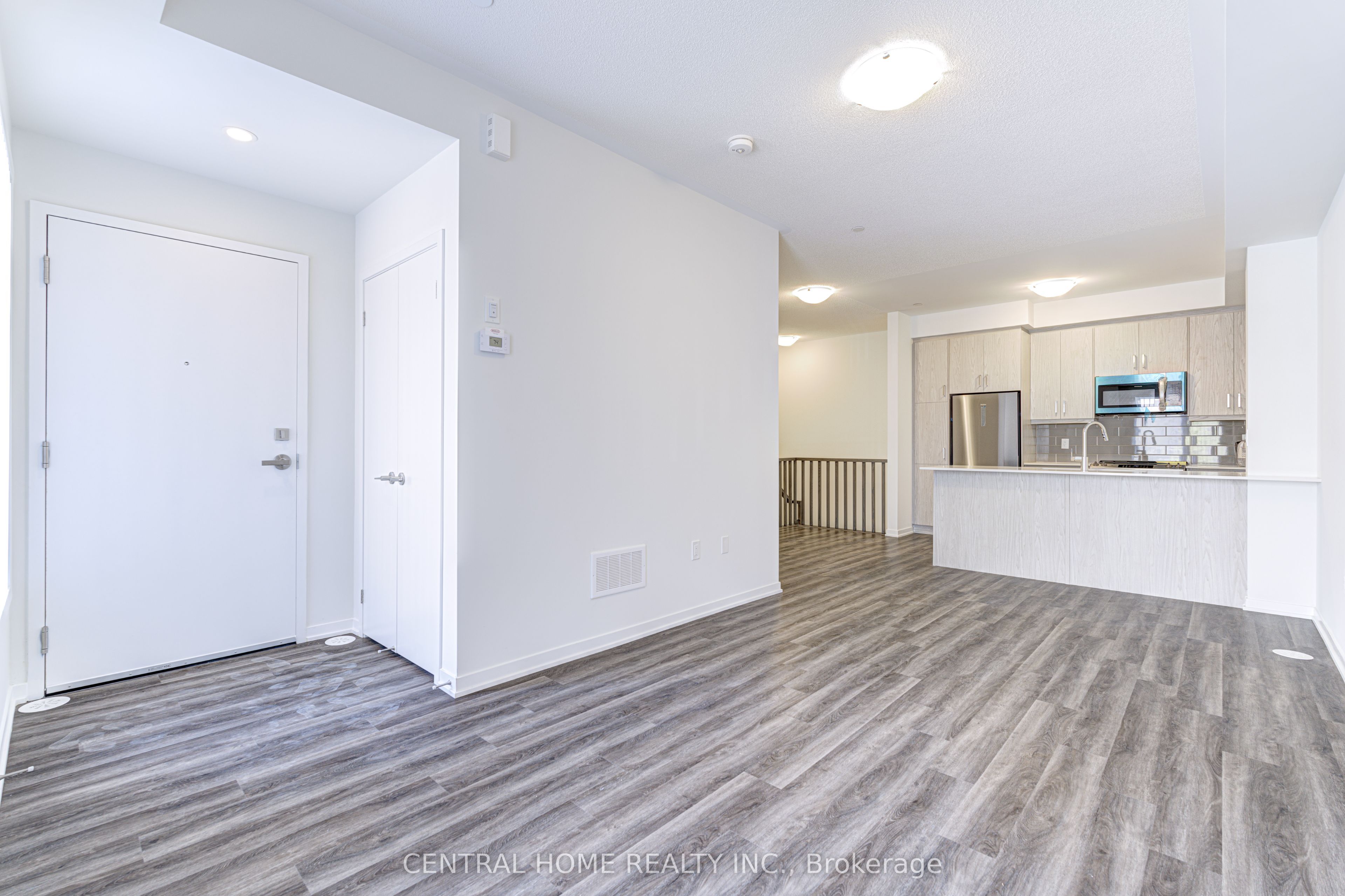 Unit 312 - 130 Honeycrisp Crescent, Vaughan 5