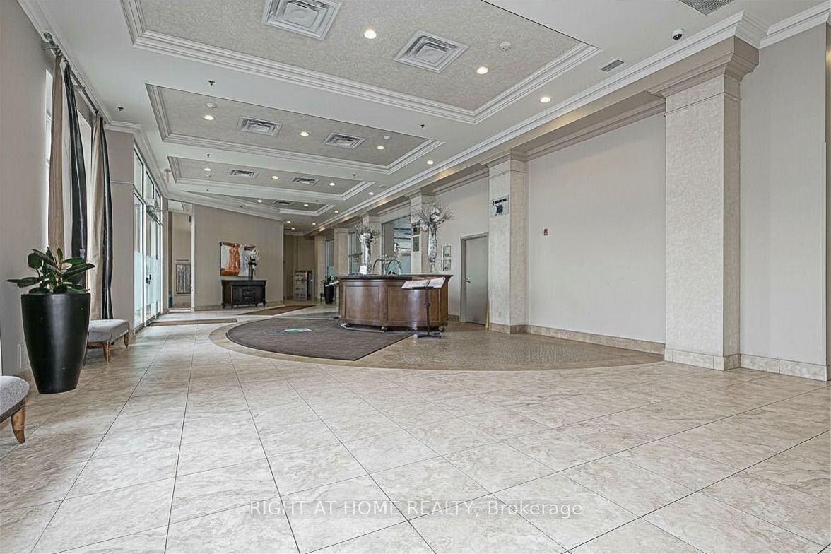 Unit 305 - 8 Maison Parc Court, Vaughan 5