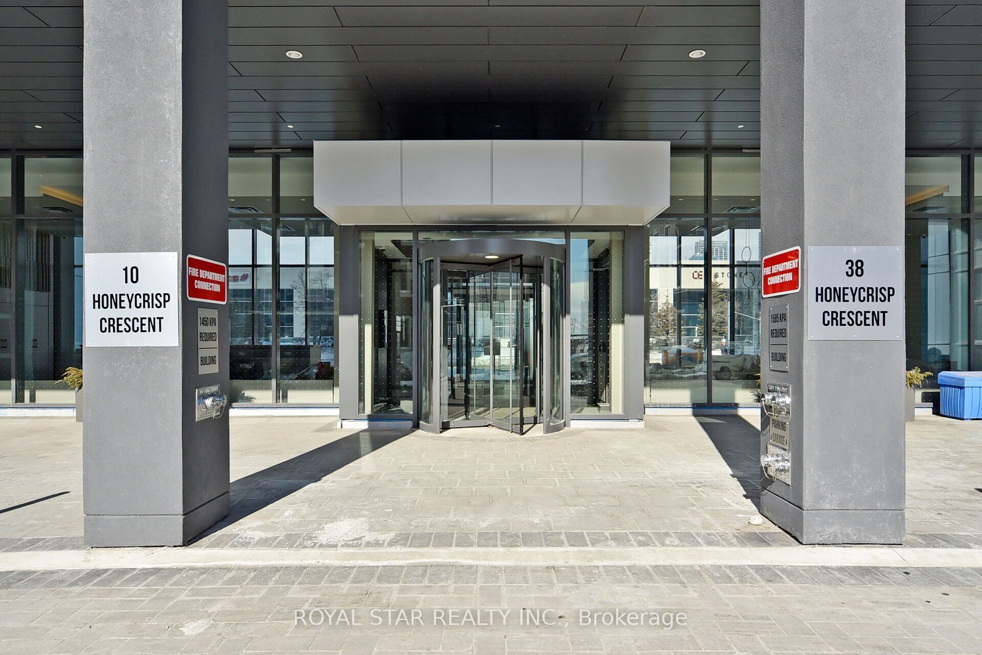 Unit 909 - 10 Honeycrisp Crescent, Vaughan 2