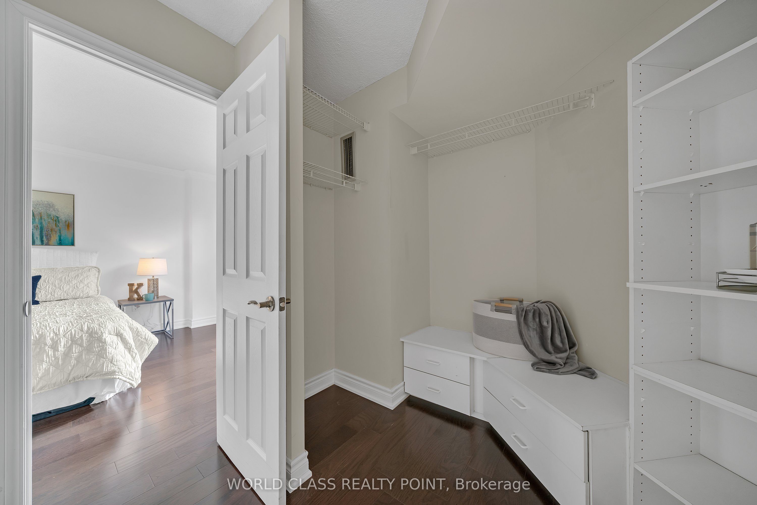 Unit 201 - 40 Harding Boulevard W, Richmond Hill 5