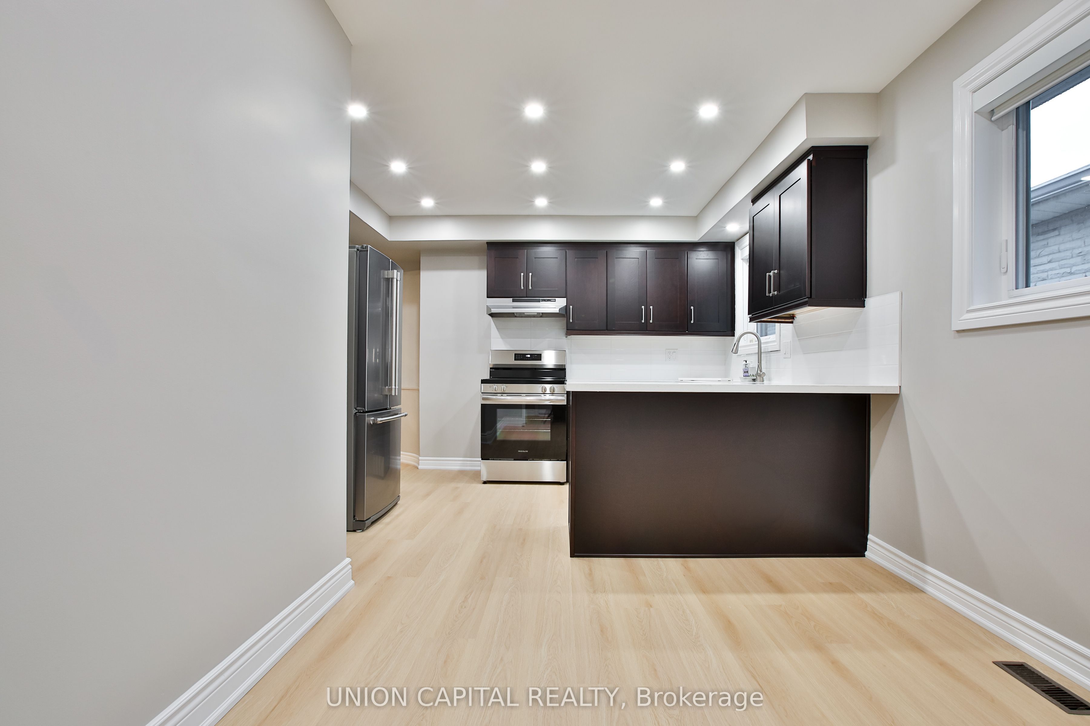 Unit Upper - 131 Romfield Circuit, Markham 2