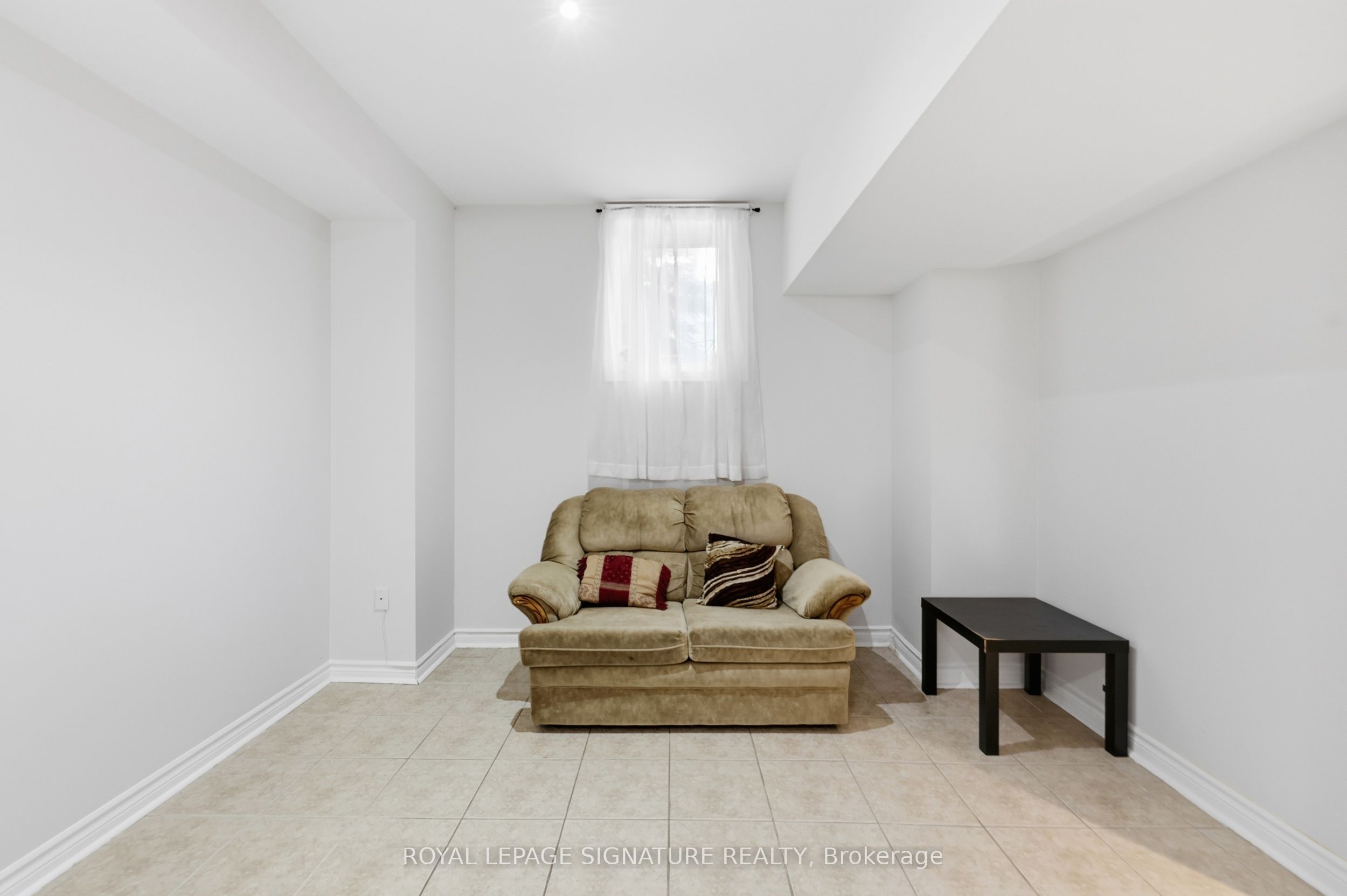 Unit Bsmt - 221 Peak Point Boulevard, Vaughan 3