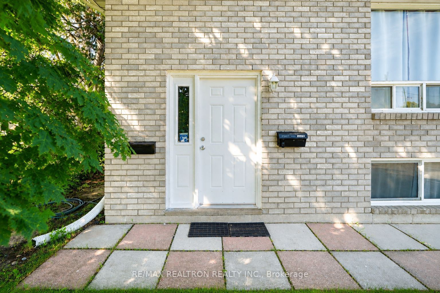 414 The Queensway Road S, Georgina 2