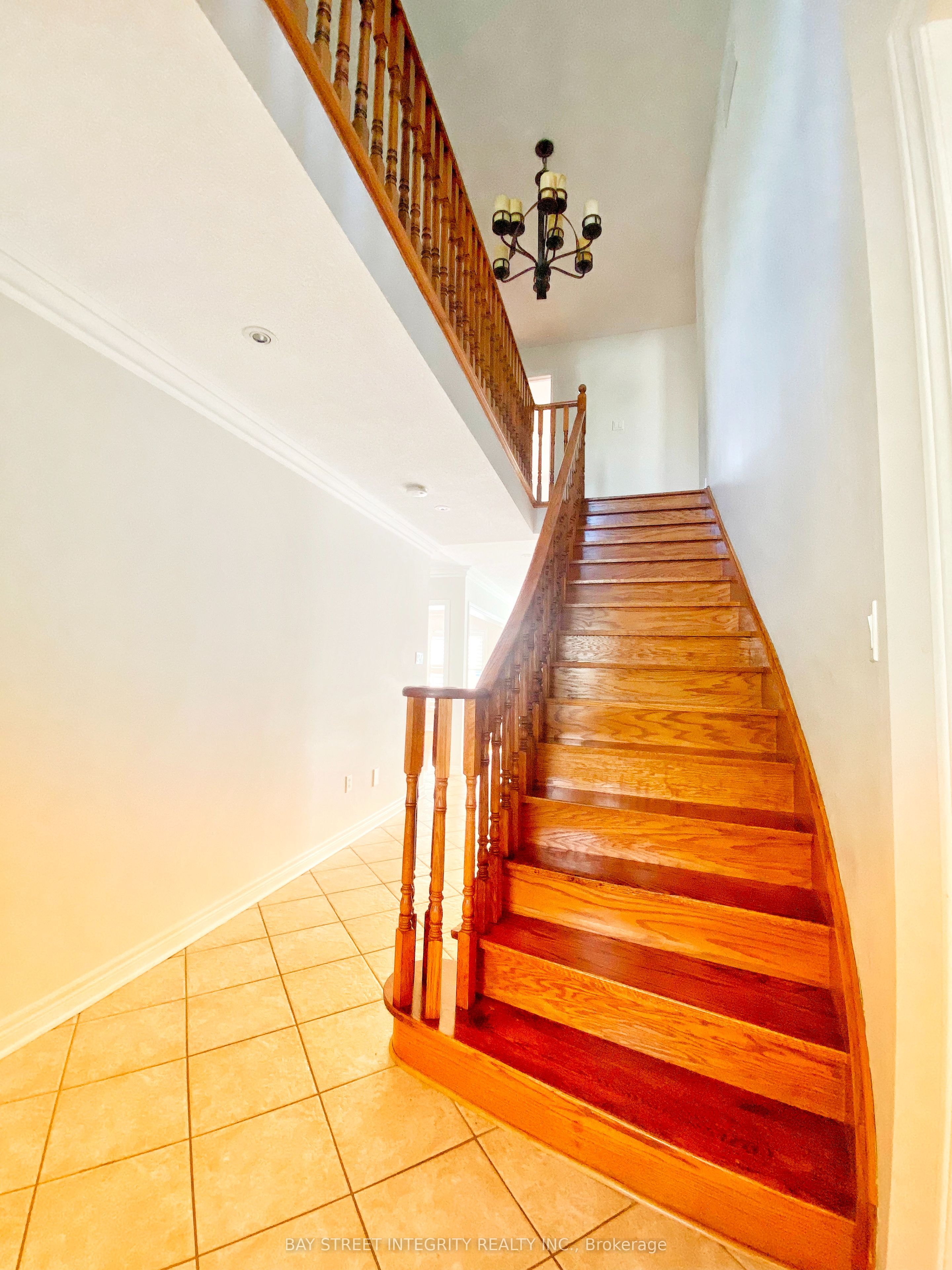 Main 114 Red River Crescent, Newmarket 3
