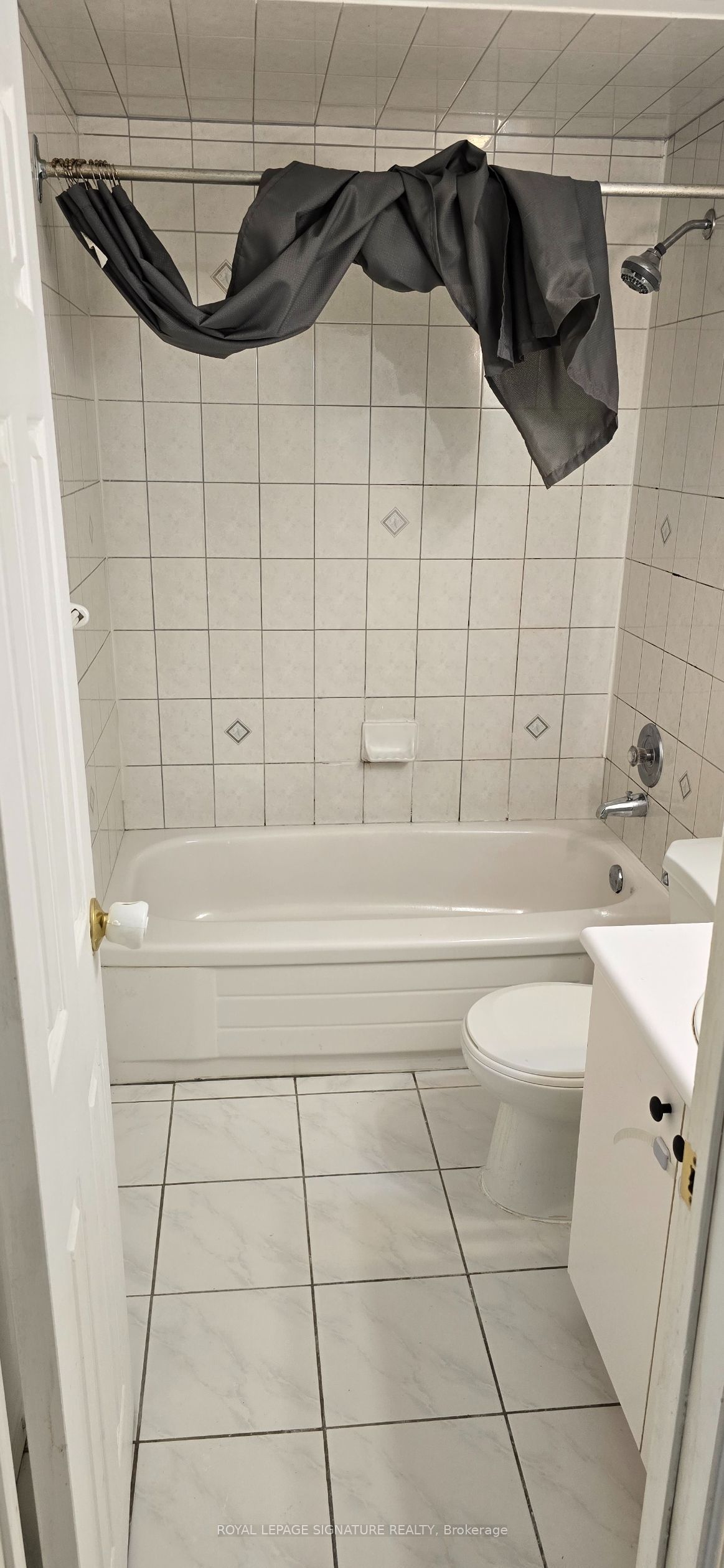 Unit Bsmt - 2 Viewmark Drive, Richmond Hill 5