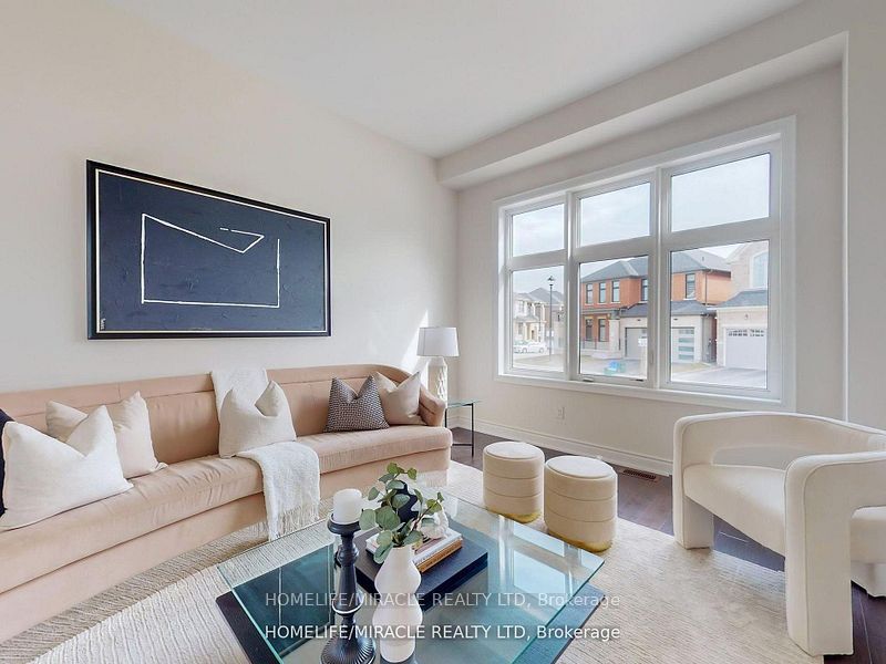 25 Joiner Circle, Whitchurch-Stouffville 4