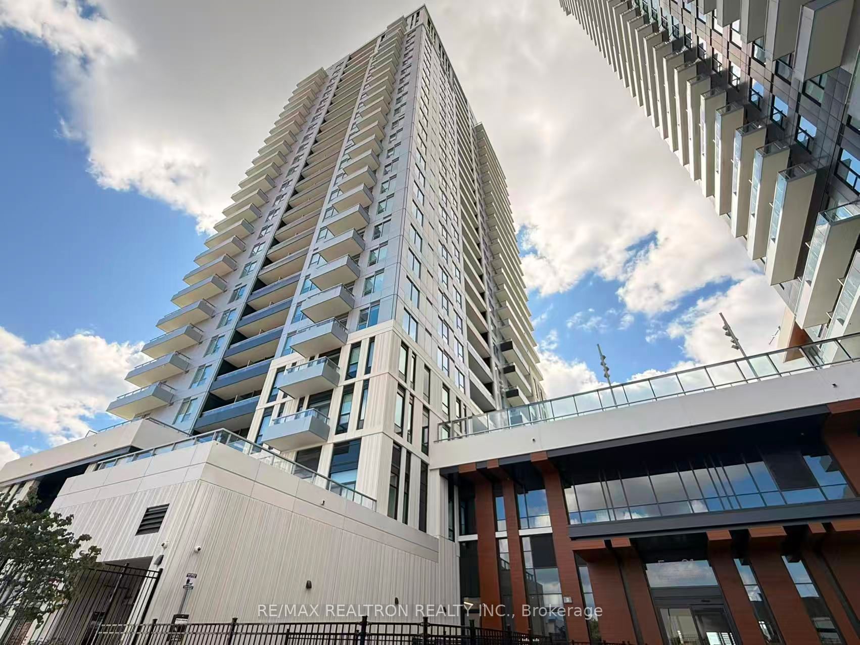 Unit 1802 - 21 Meadowdale Road, Vaughan 3