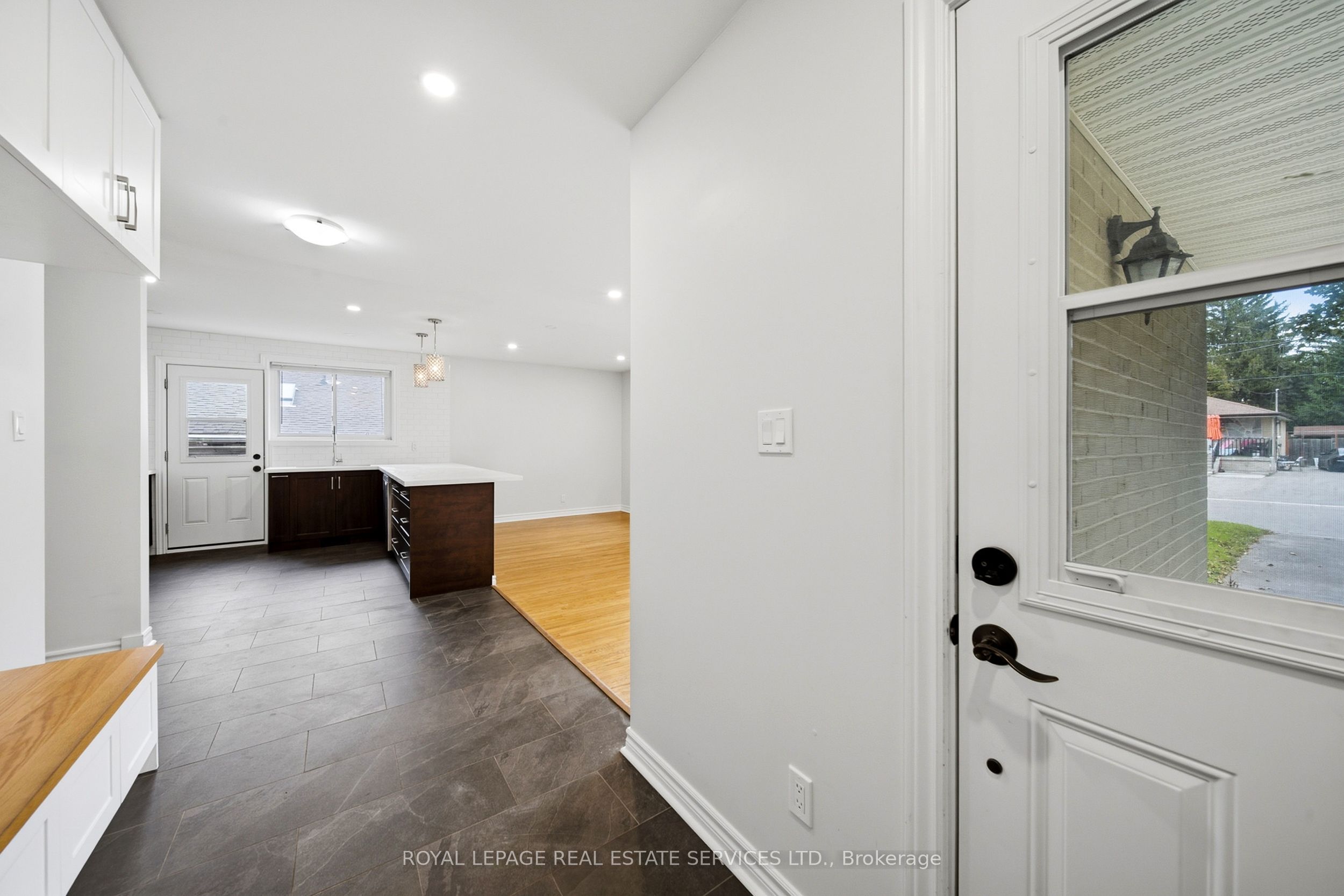 Unit Main - 6 Corbett Crescent, Aurora 3