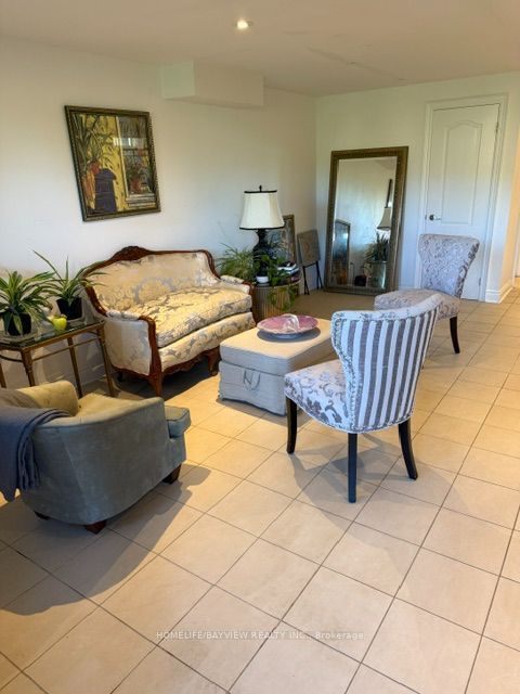 Unit W/O Basement - 21 Bristlewood Crescent, Vaughan 2