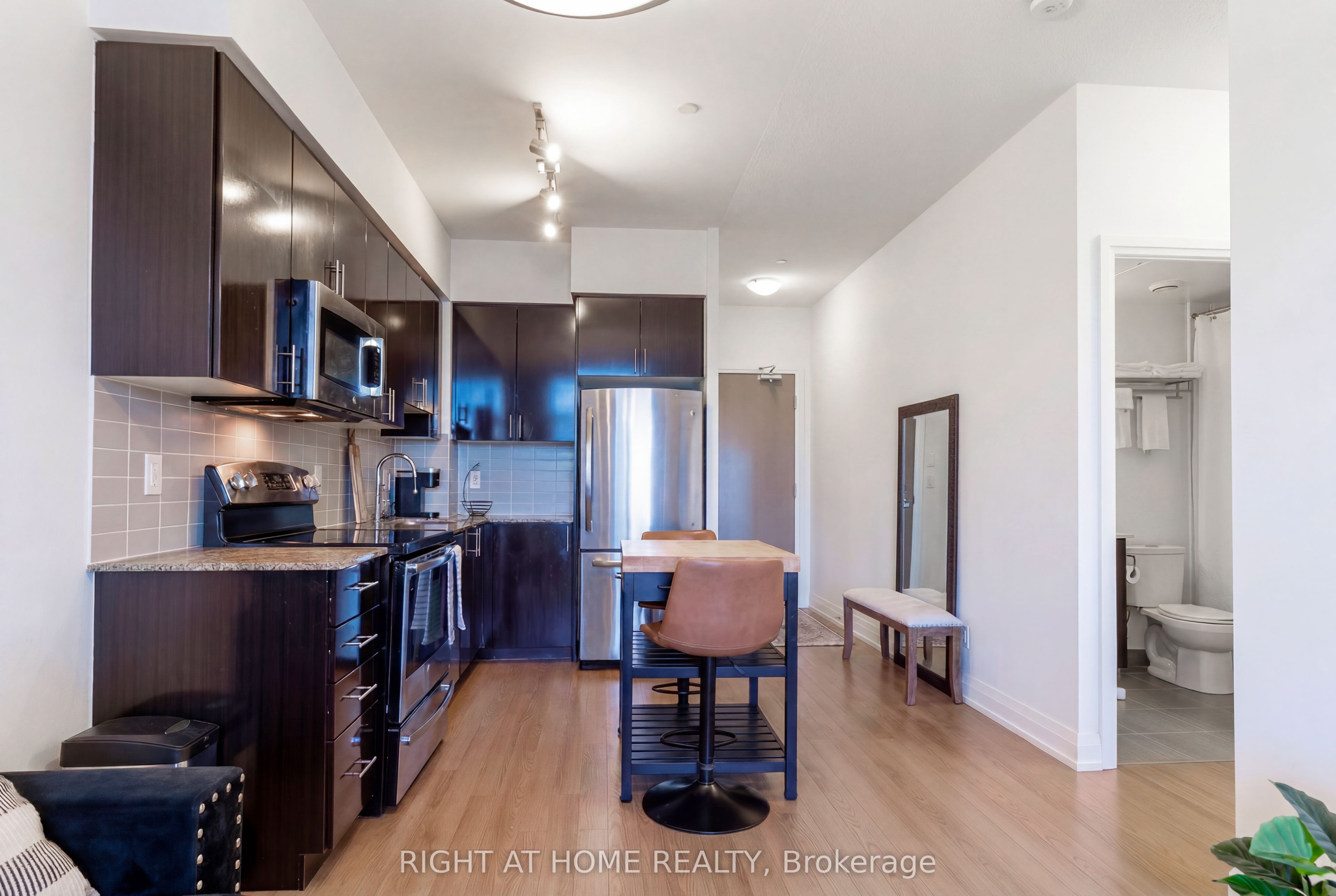 Unit 815 - 7167 Yonge Street, Markham 3