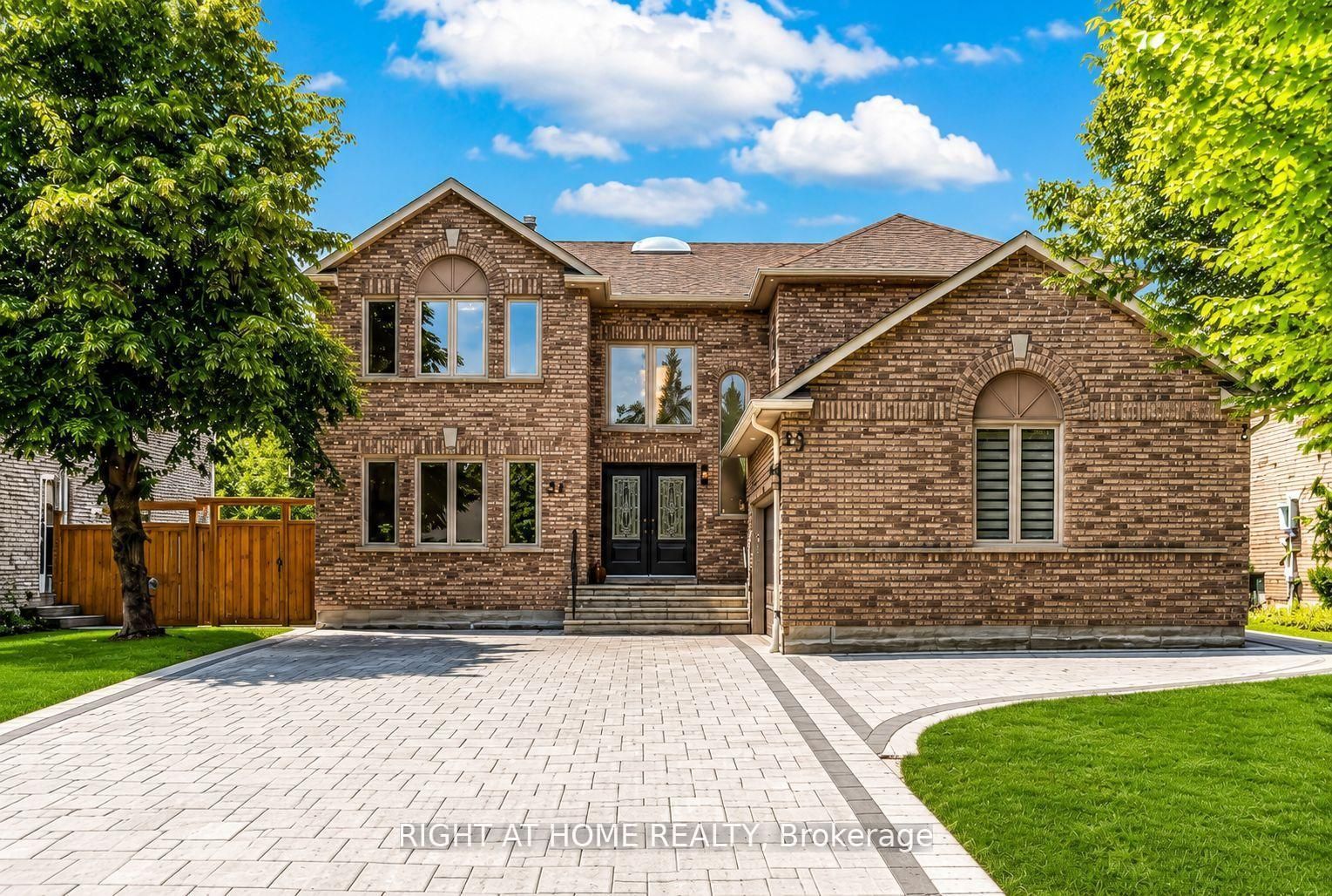 35 Harmony Hill Crescent, Richmond Hill 2