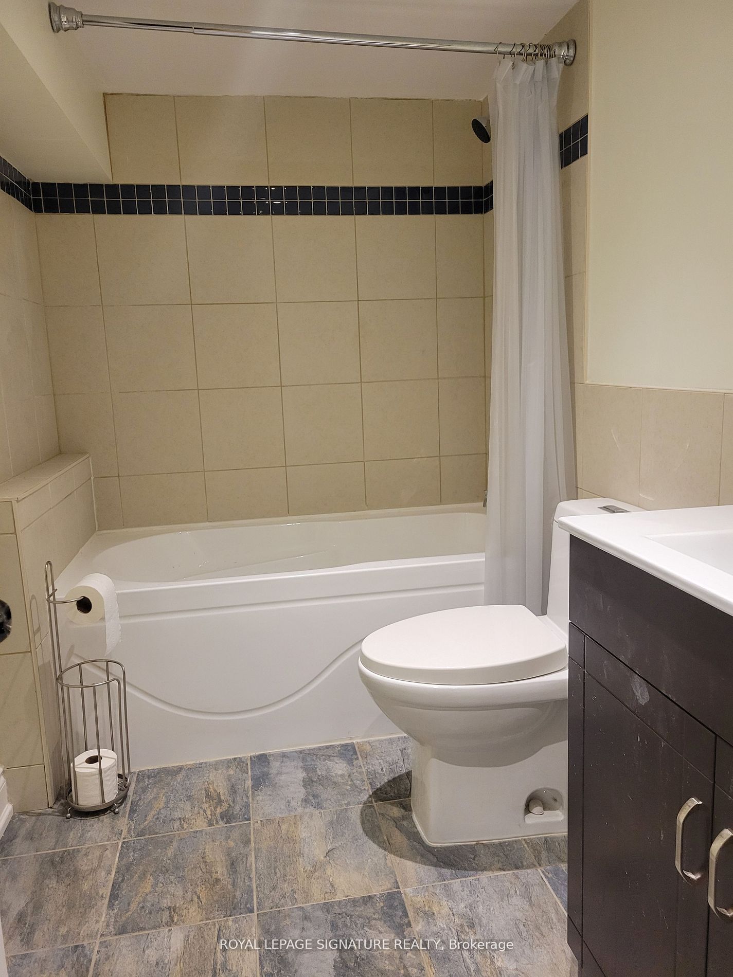 Unit Lower - 42 Ambleside Crescent, Markham 4