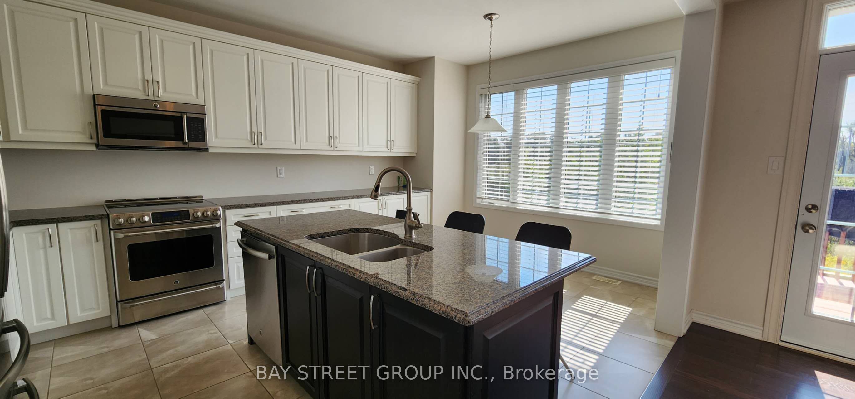 246 Degraaf Crescent, Aurora 5