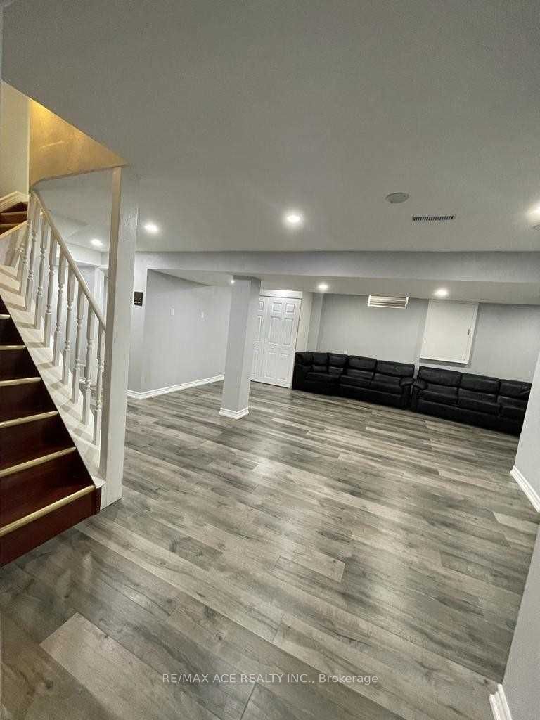 Unit BSMT - 304 Russet Way, Vaughan 5