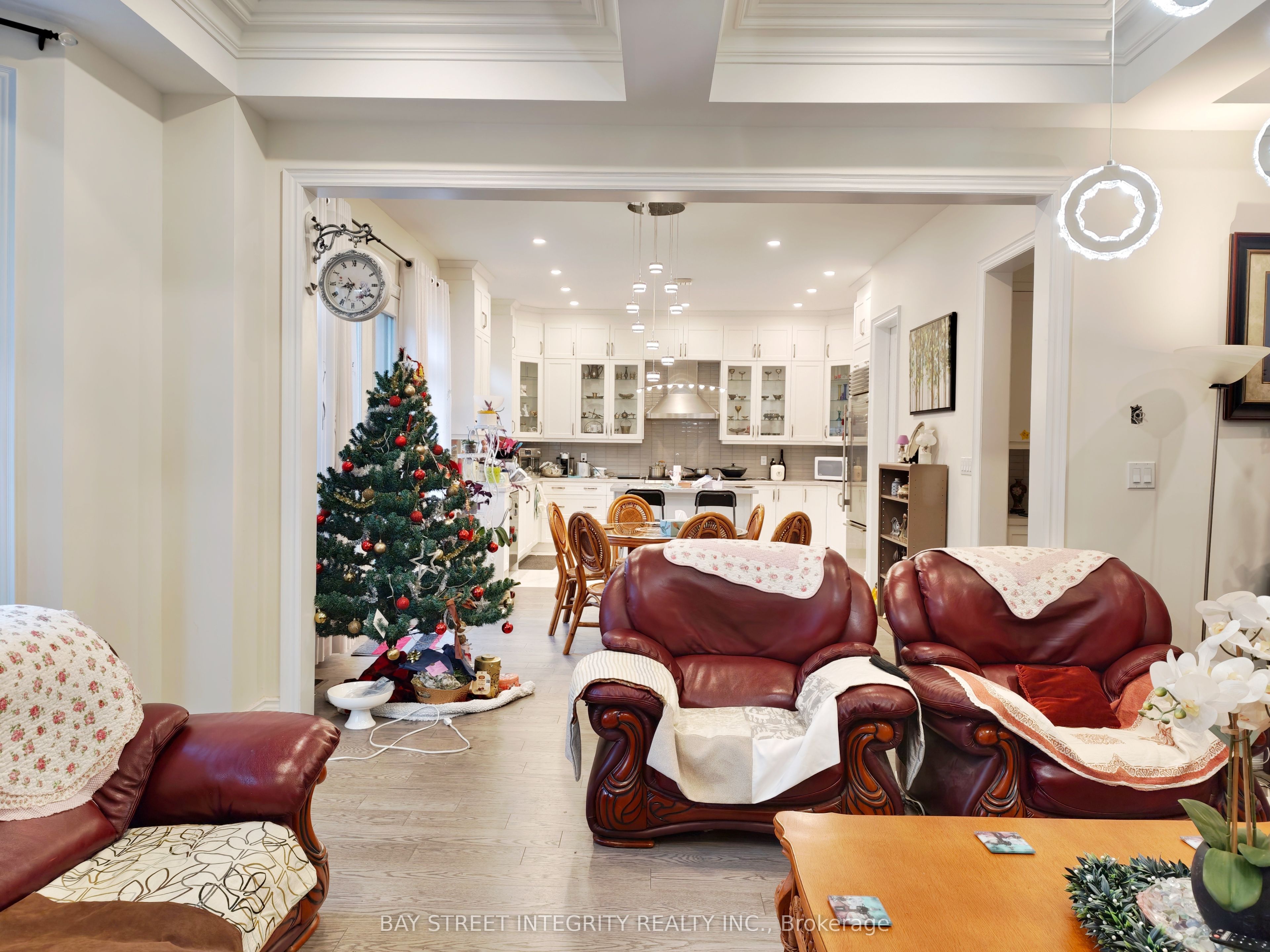 211 Hillsview Drive, Richmond Hill 2