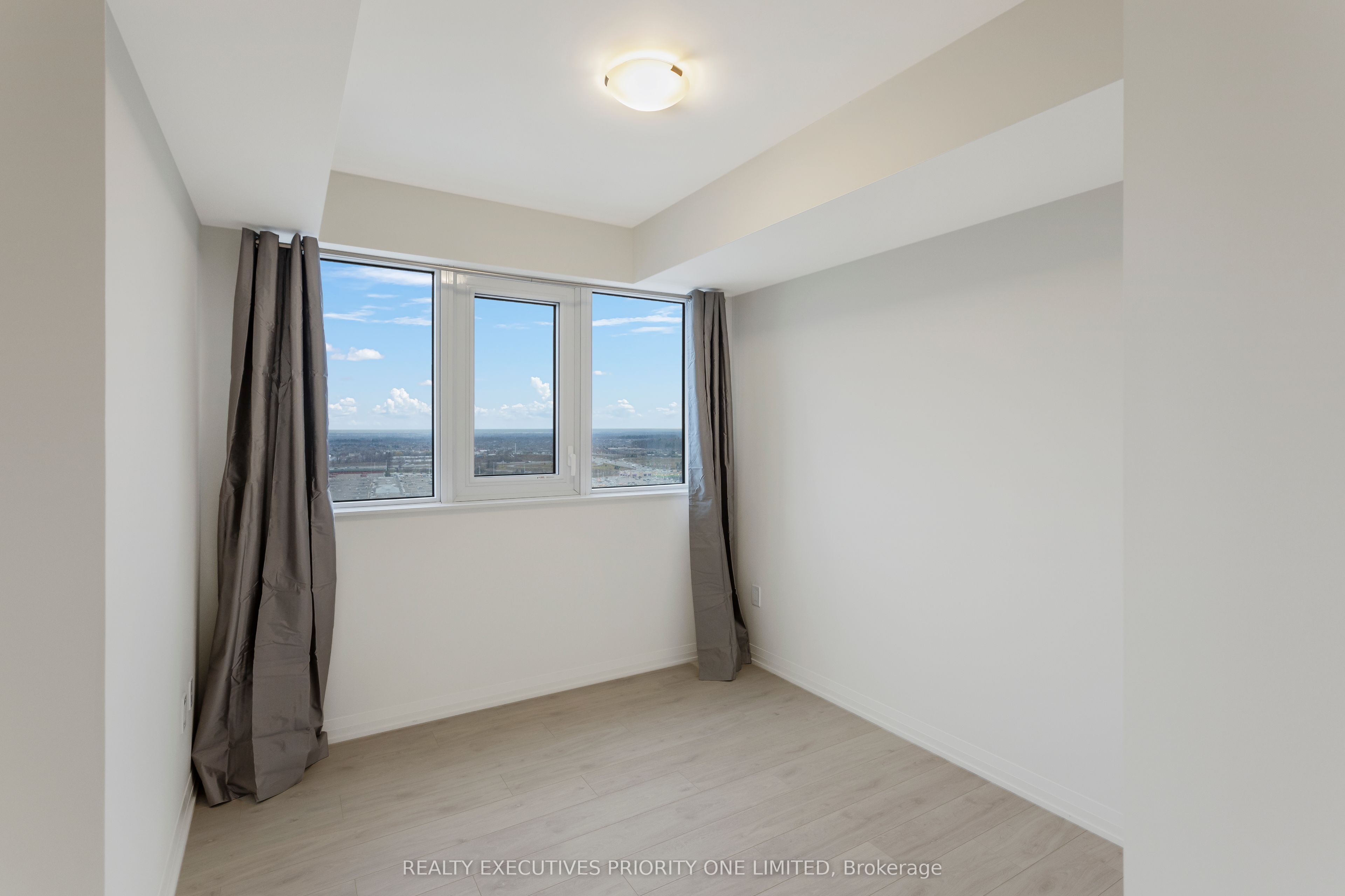 Unit 2018 - 9000 Jane Street, Vaughan 3