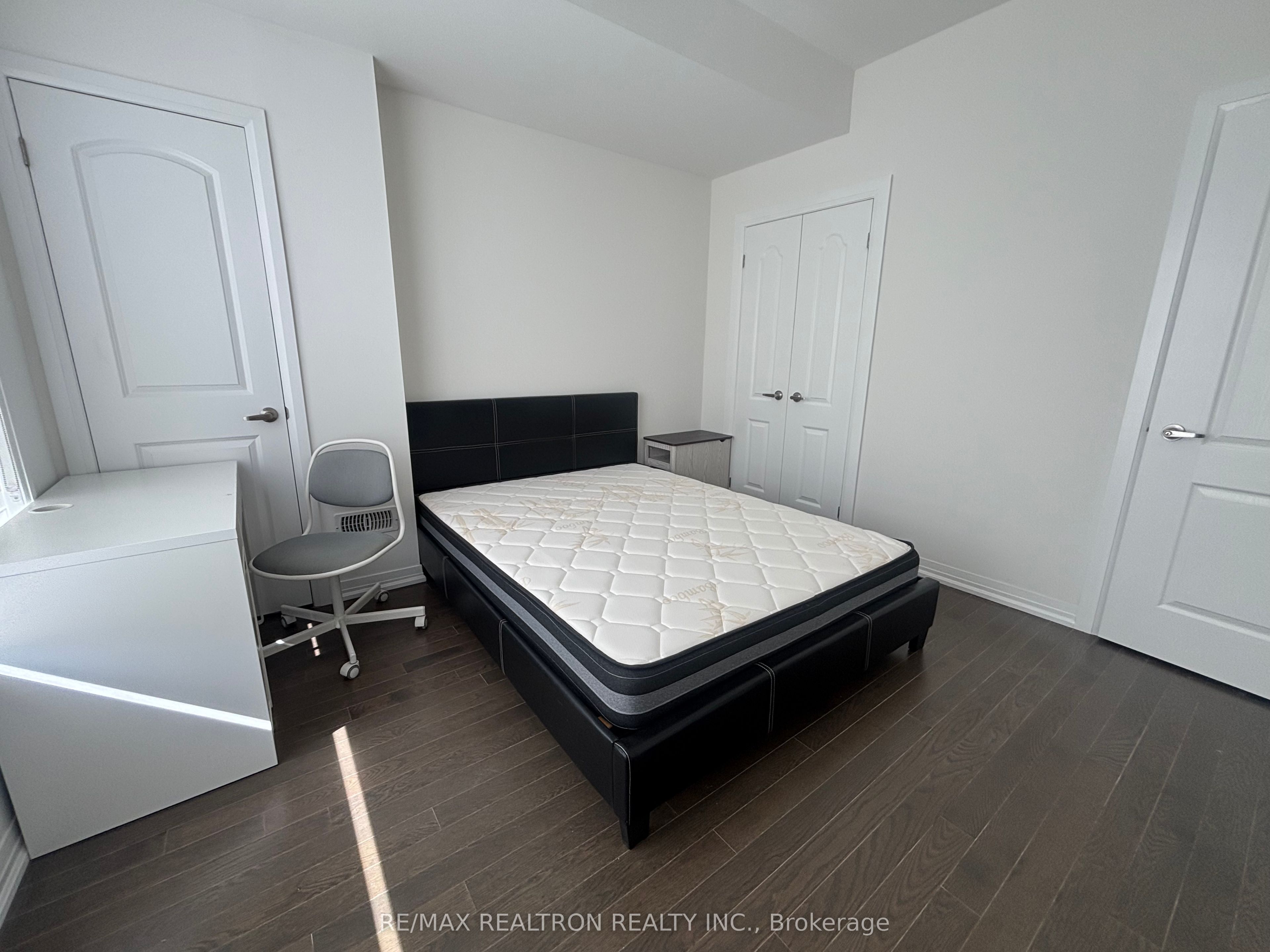90 Robert Eaton Avenue, Markham 4