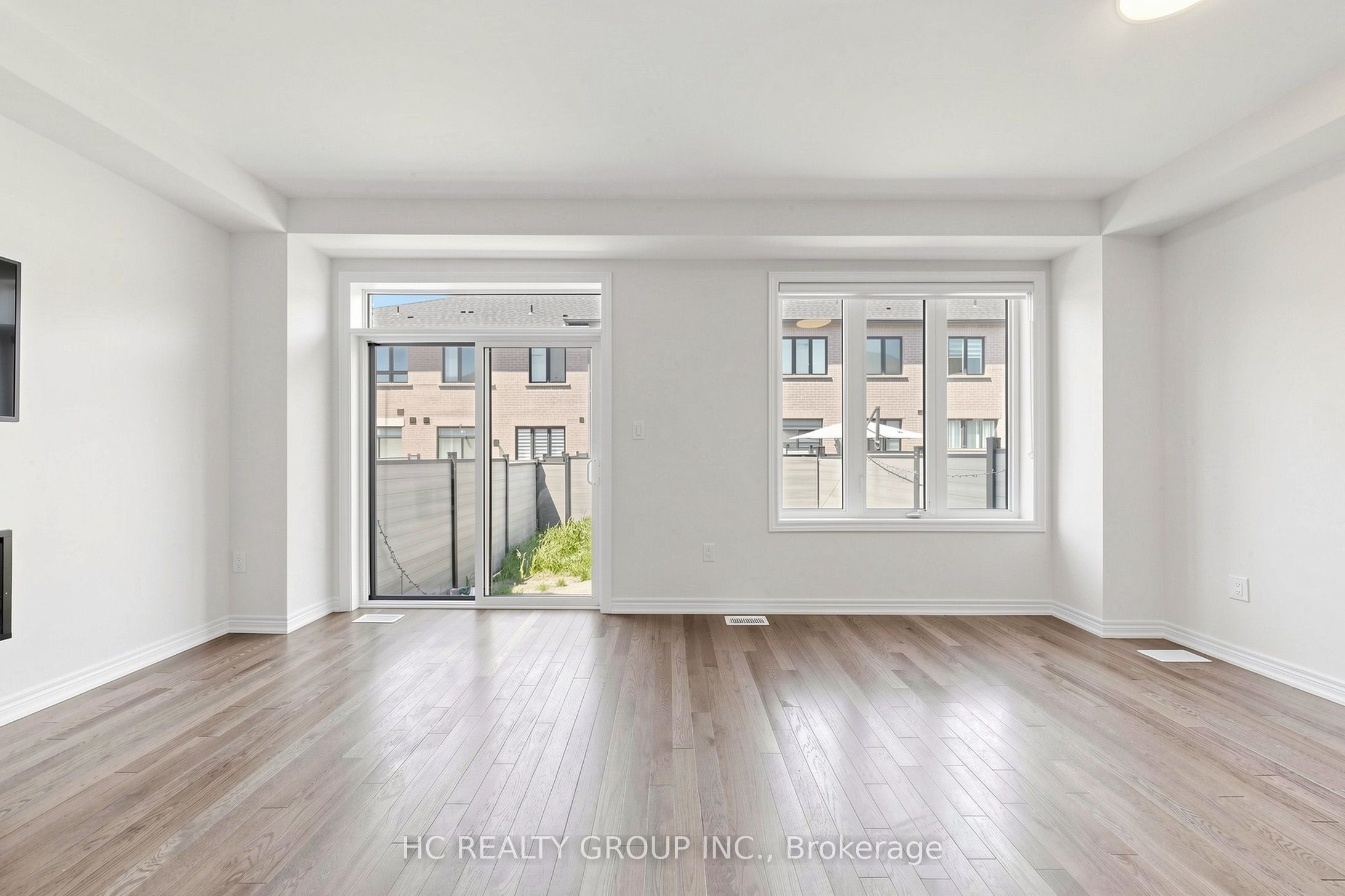 8 Hewison Avenue, Richmond Hill 3