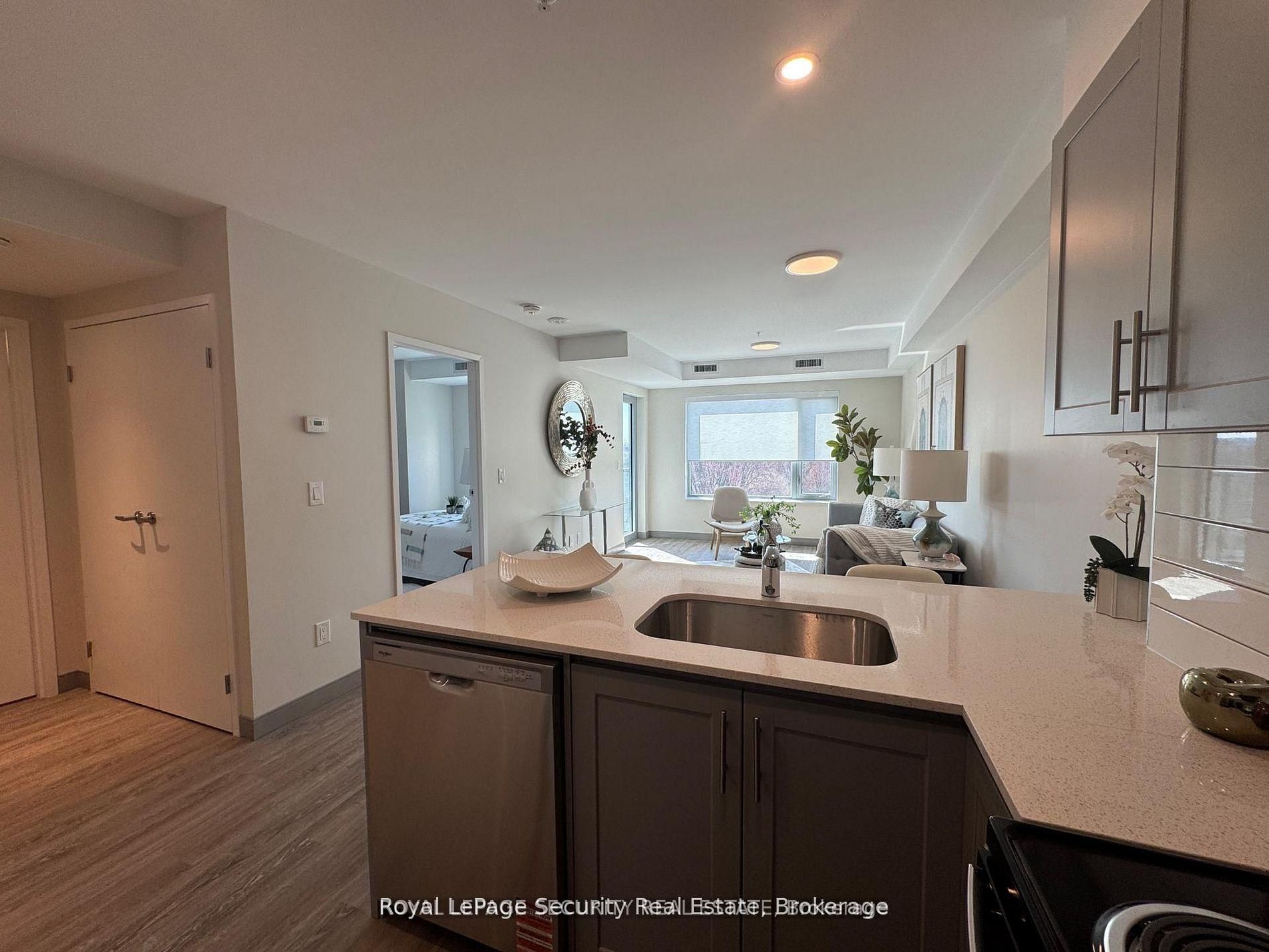 Unit 304 - 1015 Innisfil Beach Road, Innisfil 4