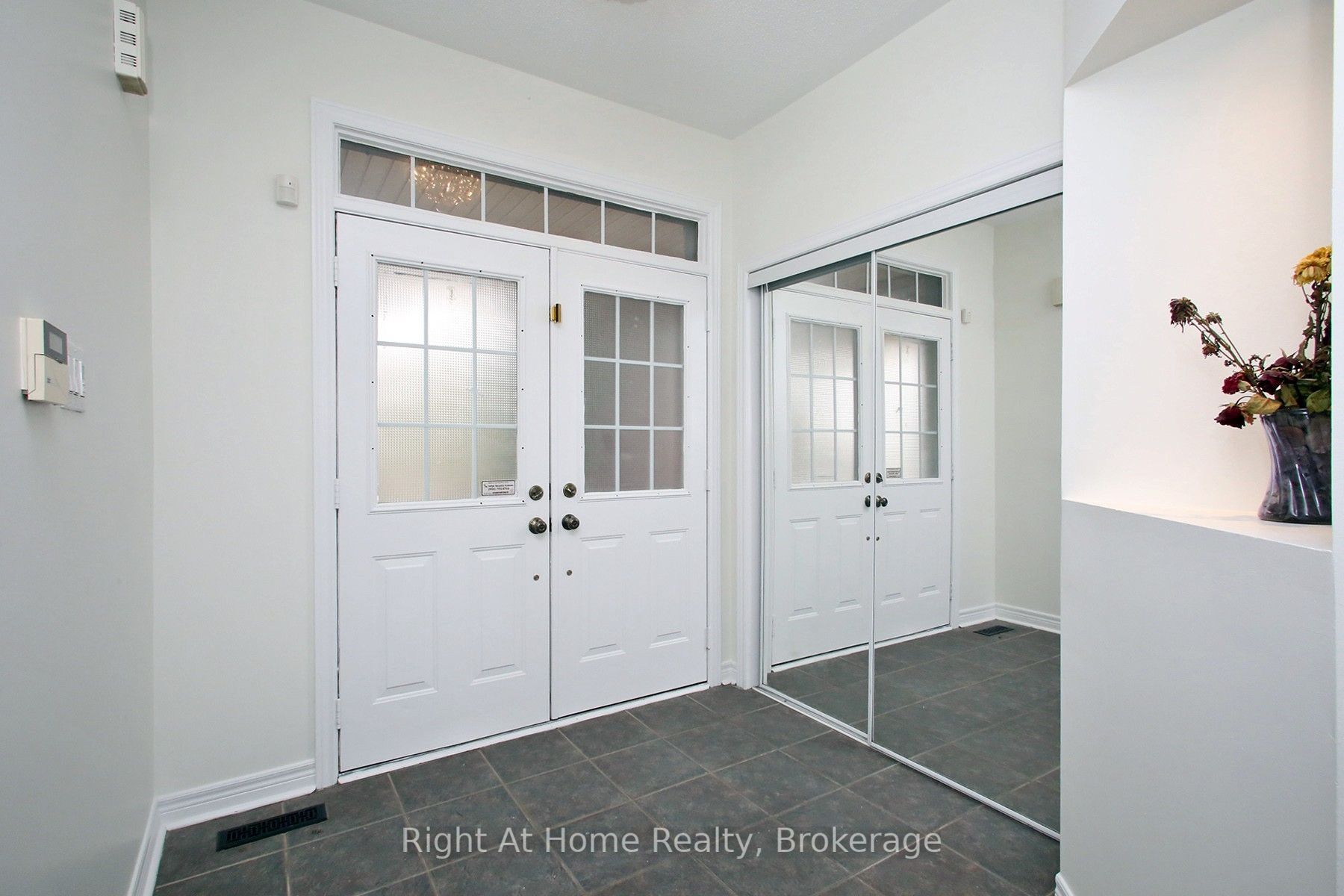 Unit Upper - 181 Fairlane Crescent, Vaughan 3