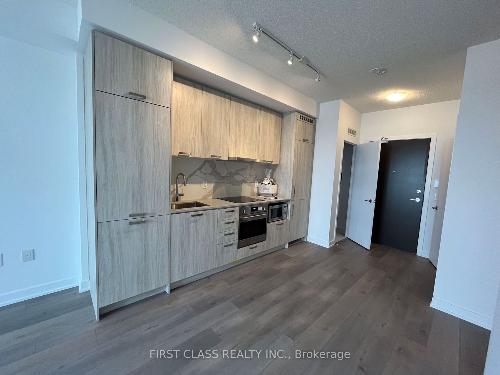 Unit 2012 - 38 Honeycrisp Crescent, Vaughan 5