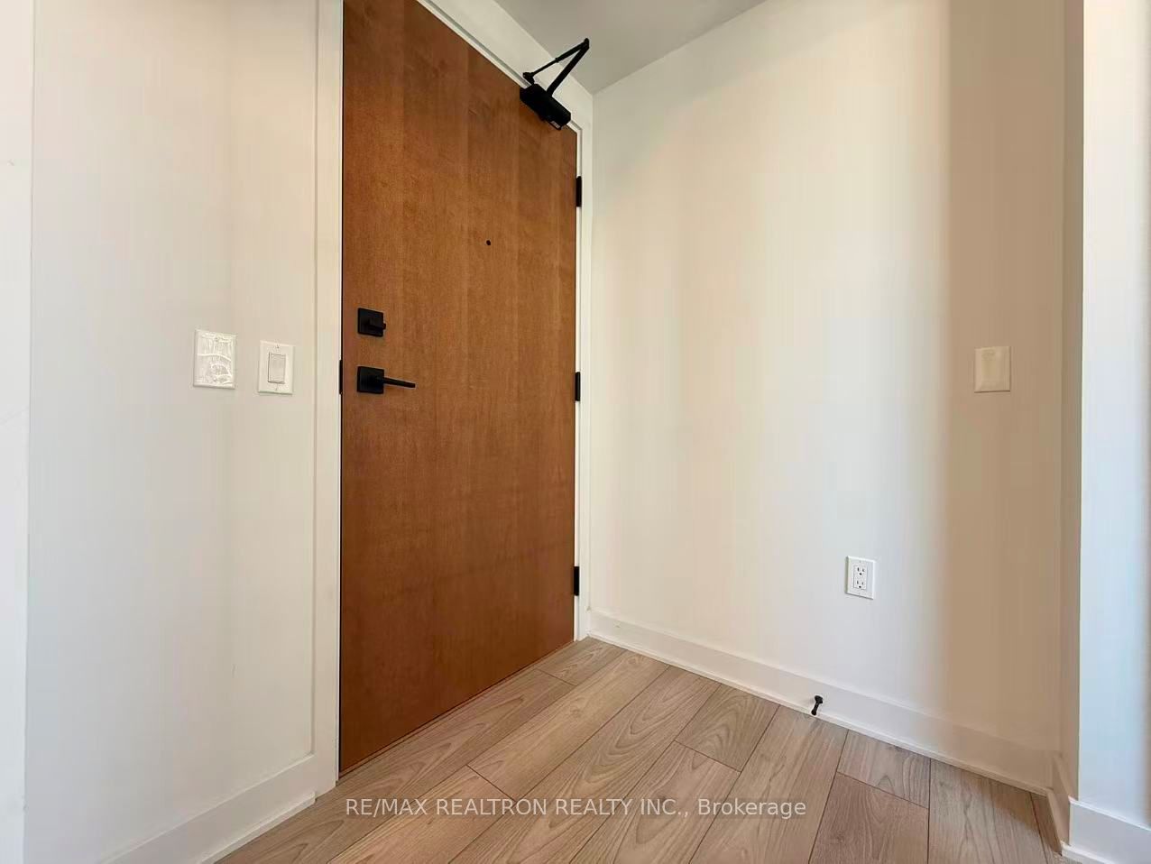 Unit 1007 - 2920 Highway 7 Road, Vaughan 3