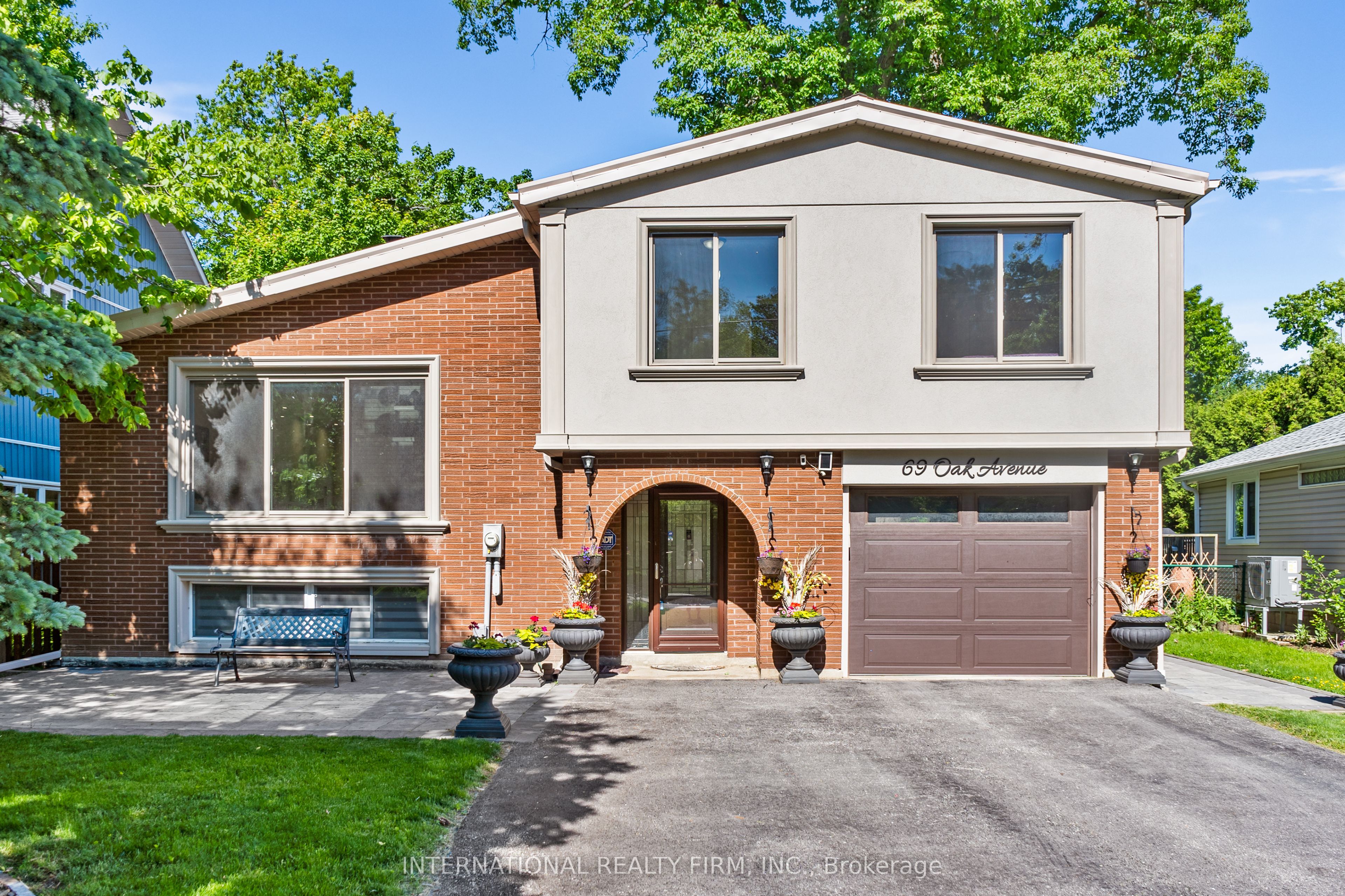 69 Oak Ave, East Gwillimbury, Ontario L9N1A3 For Sale HouseSigma