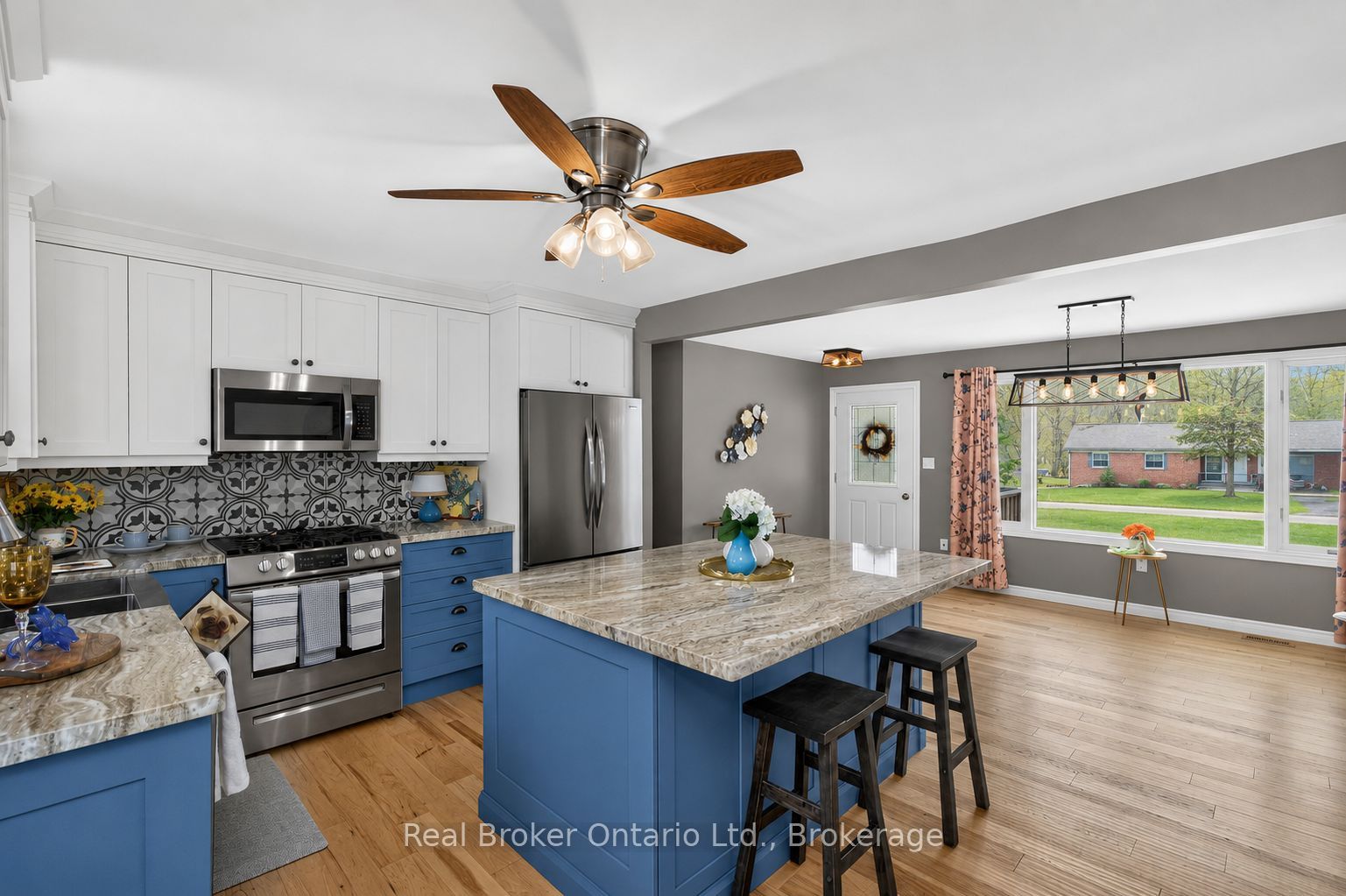 16 Mundy Avenue, Tiny 5