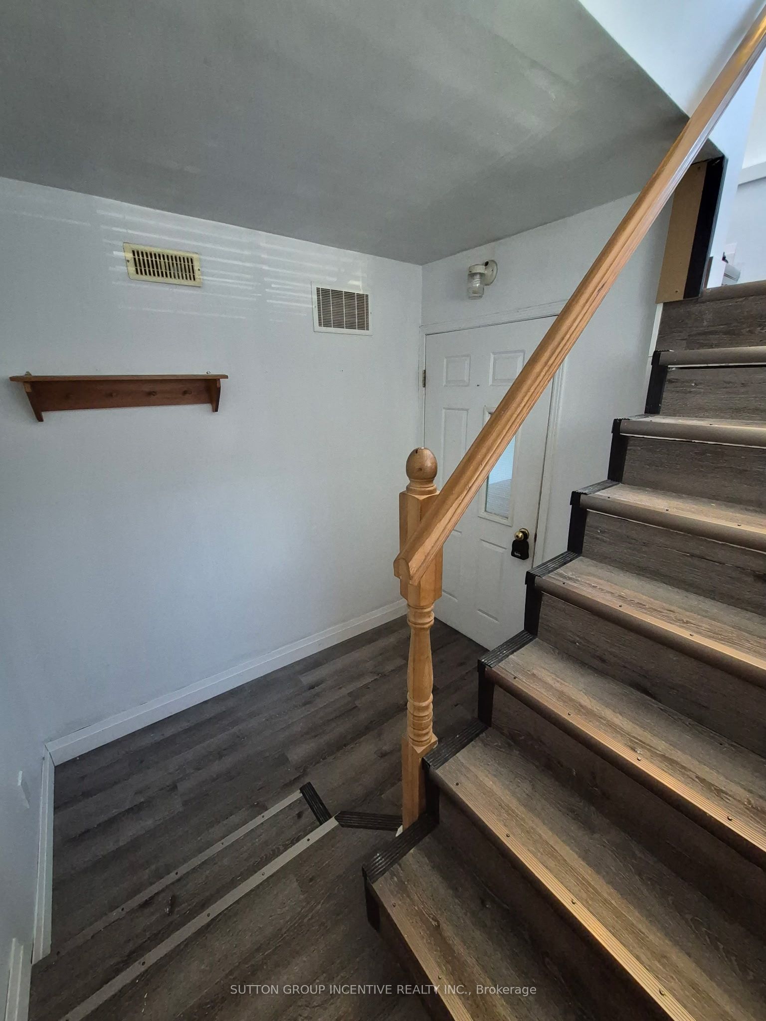 Unit Lower - 211 Cliff Road, Barrie 3