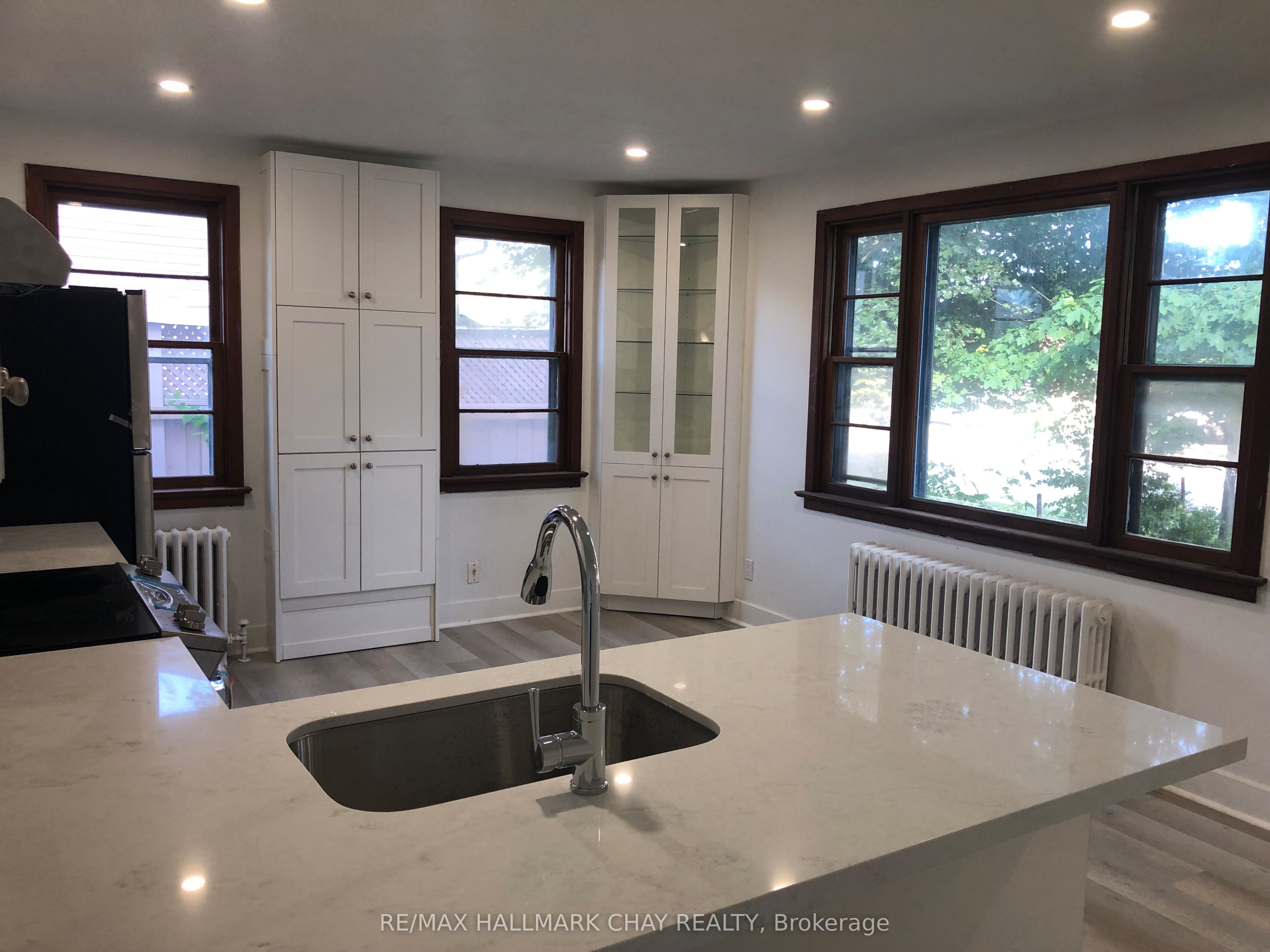 34 Cundles Road E, Barrie 2