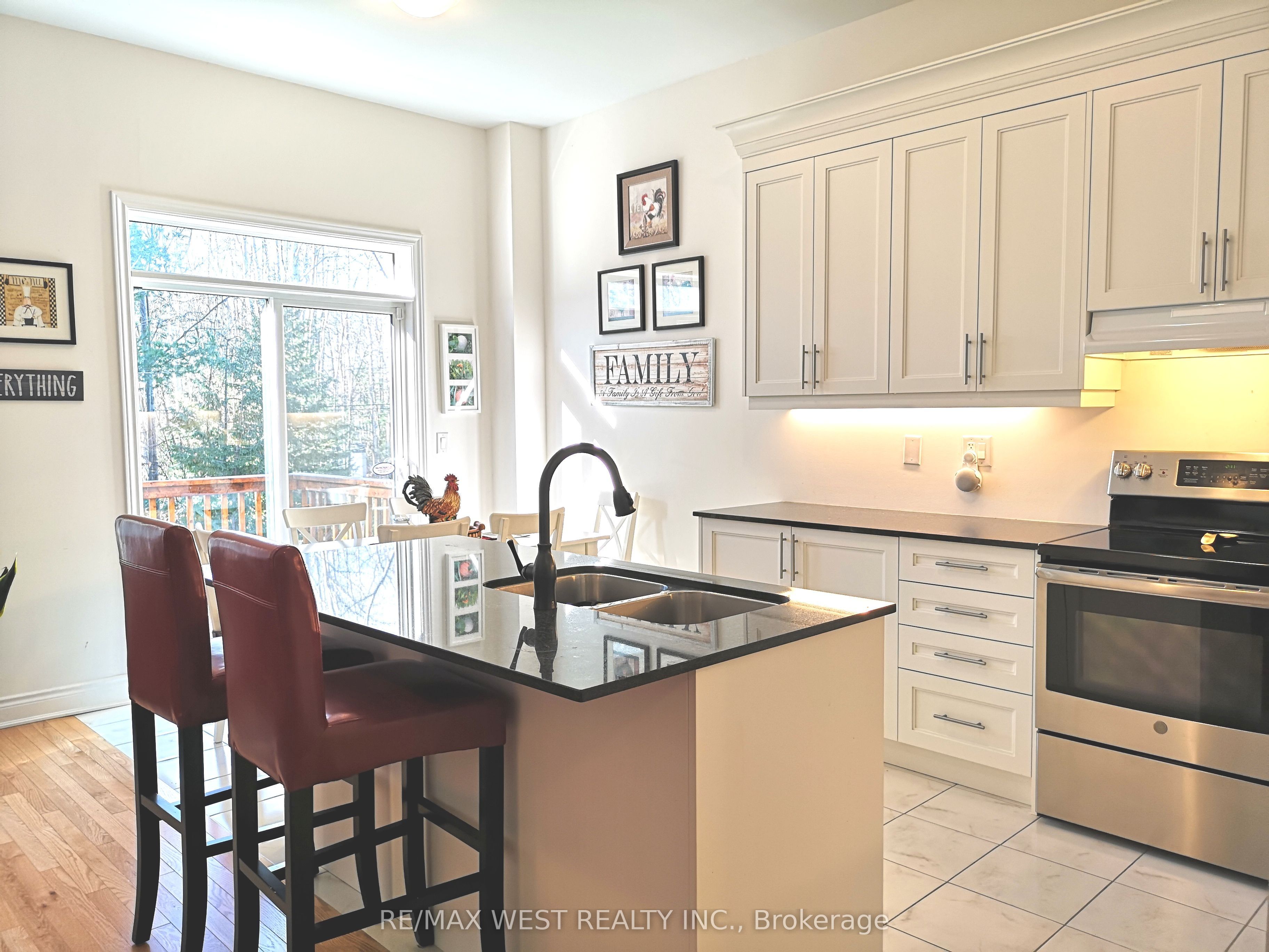 22 Farewell Avenue, Wasaga Beach 2