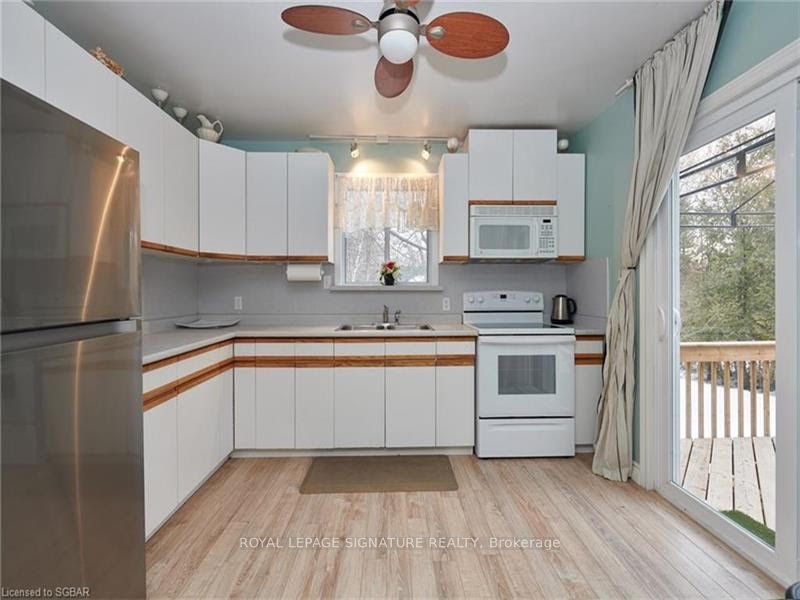 53 Lindale Avenue, Tiny 3